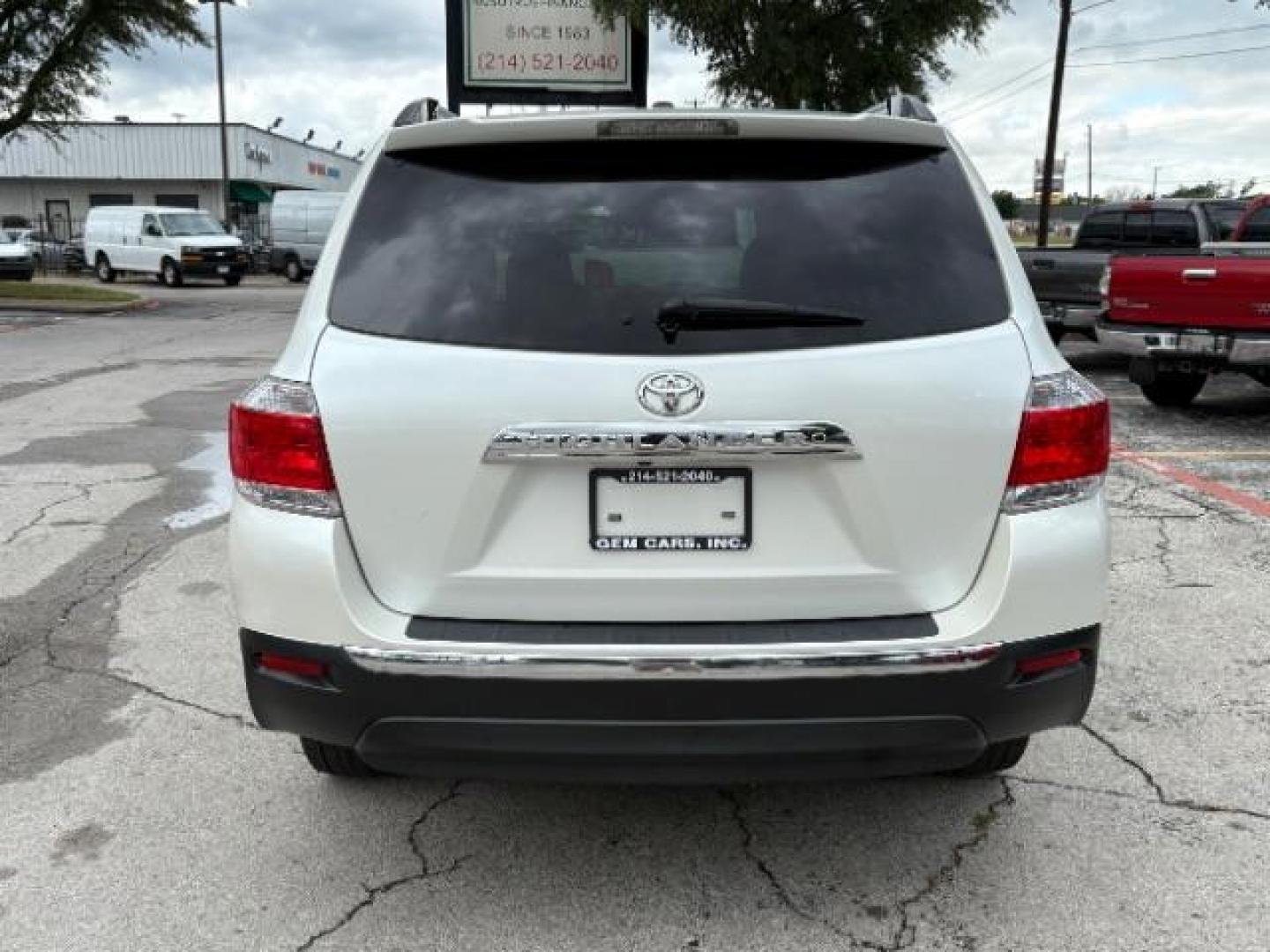 2013 Blizzard Pearl Toyota Highlander Limited V6 (5TDYK3EH1DS) with an 3.5L V-6 DOHC engine, located at 12182 Garland Rd, Dallas, TX, 75218, (214) 521-2040, 0.000000, 0.000000 - Photo#7