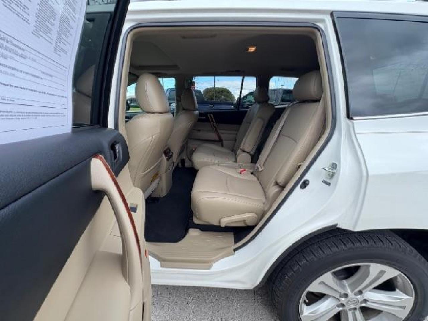 2013 Blizzard Pearl Toyota Highlander Limited V6 (5TDYK3EH1DS) with an 3.5L V-6 DOHC engine, located at 12182 Garland Rd, Dallas, TX, 75218, (214) 521-2040, 0.000000, 0.000000 - Photo#9