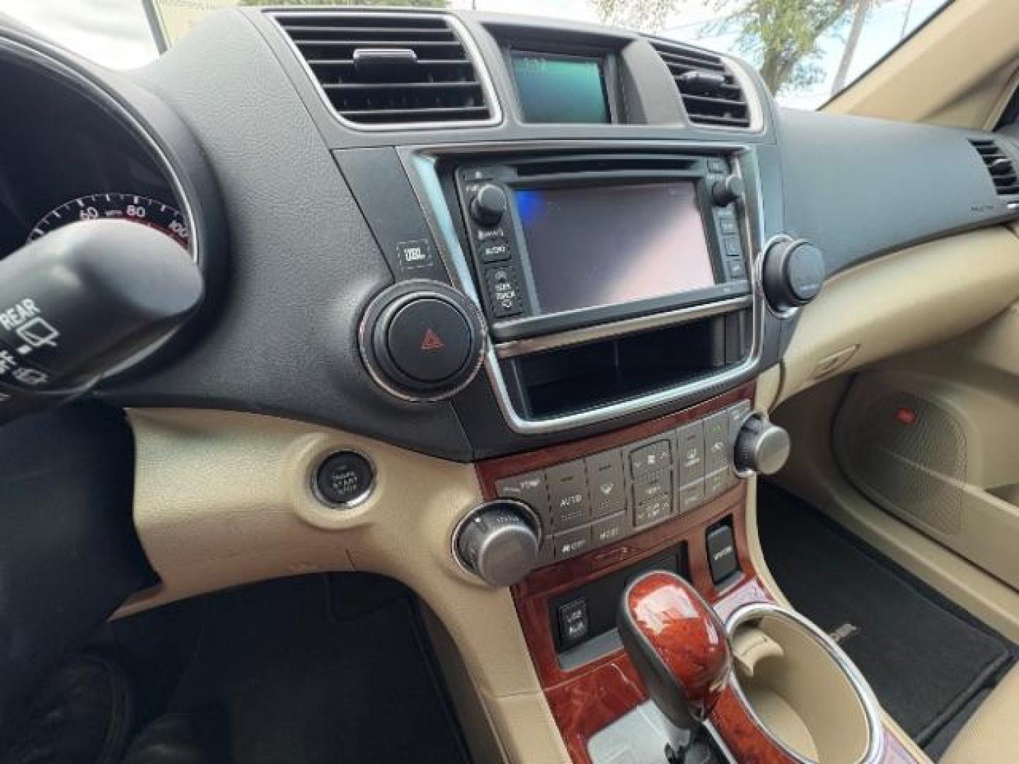 2013 Blizzard Pearl Toyota Highlander Limited V6 (5TDYK3EH1DS) with an 3.5L V-6 DOHC engine, located at 12182 Garland Rd, Dallas, TX, 75218, (214) 521-2040, 0.000000, 0.000000 - Photo#17