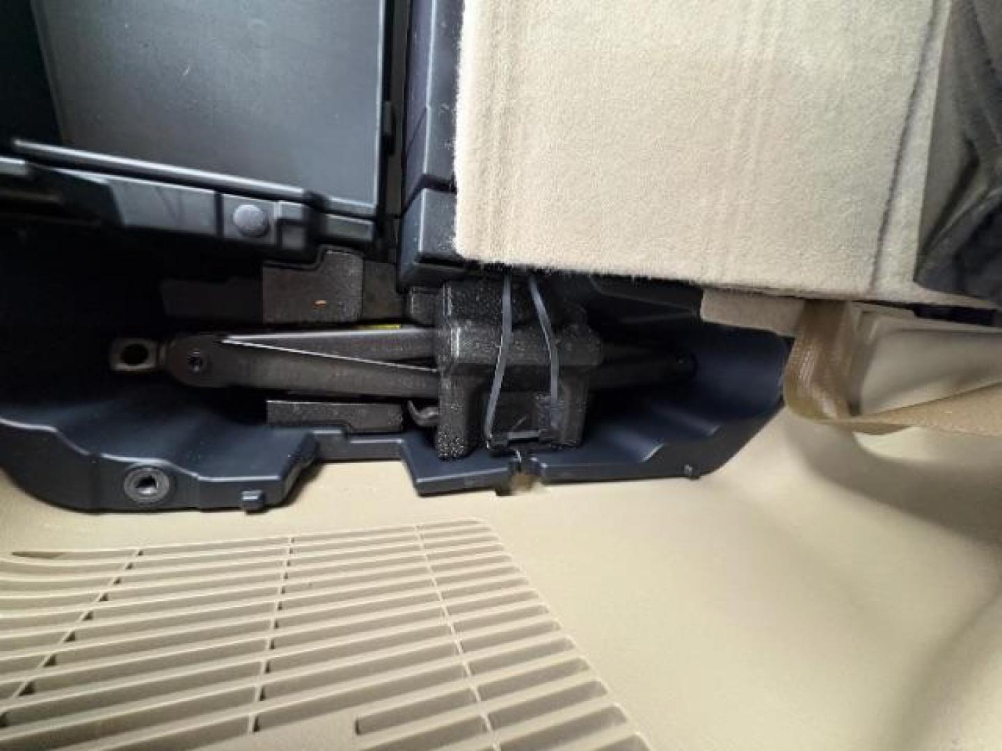 2013 Blizzard Pearl Toyota Highlander Limited V6 (5TDYK3EH1DS) with an 3.5L V-6 DOHC engine, located at 12182 Garland Rd, Dallas, TX, 75218, (214) 521-2040, 0.000000, 0.000000 - Photo#19