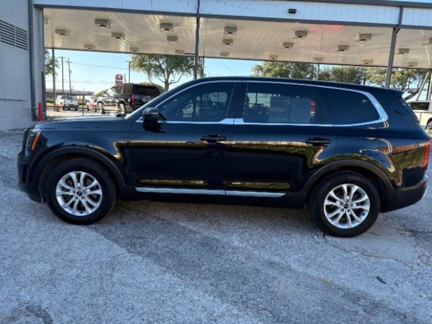 2020 Ebony Black Kia Telluride LX (5XYP24HC6LG) with an 3.8L V6 DOHC 24V engine, 8-Speed Automatic transmission, located at 12182 Garland Rd, Dallas, TX, 75218, (214) 521-2040, 0.000000, 0.000000 - Photo#3
