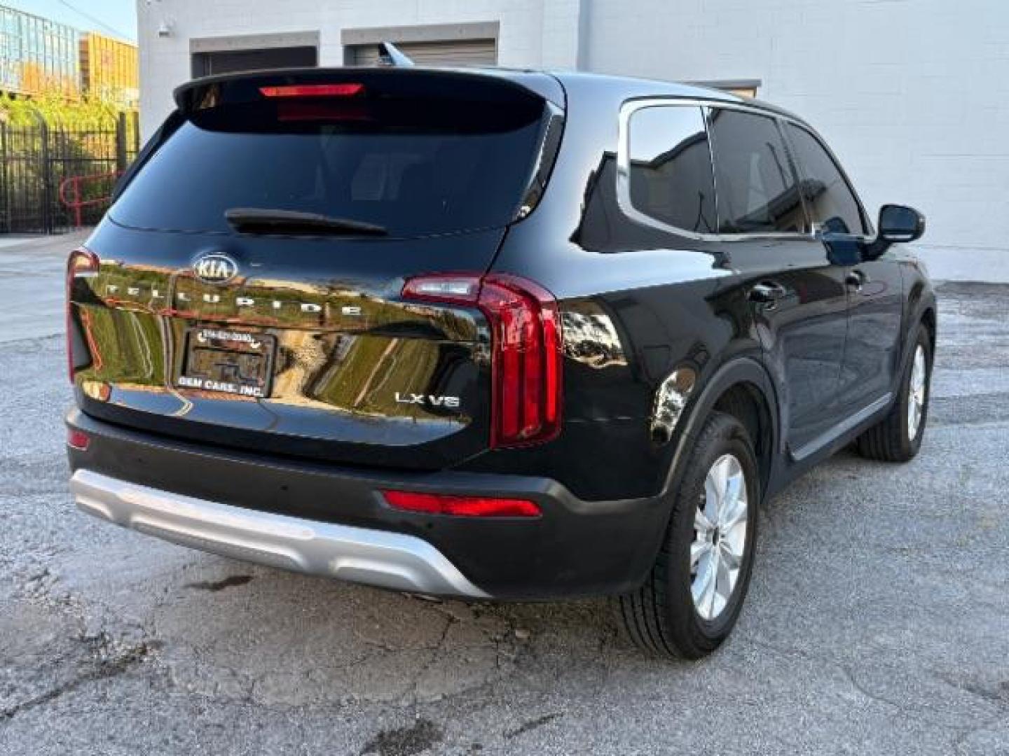 2020 Ebony Black Kia Telluride LX (5XYP24HC6LG) with an 3.8L V6 DOHC 24V engine, 8-Speed Automatic transmission, located at 12182 Garland Rd, Dallas, TX, 75218, (214) 521-2040, 0.000000, 0.000000 - Photo#7