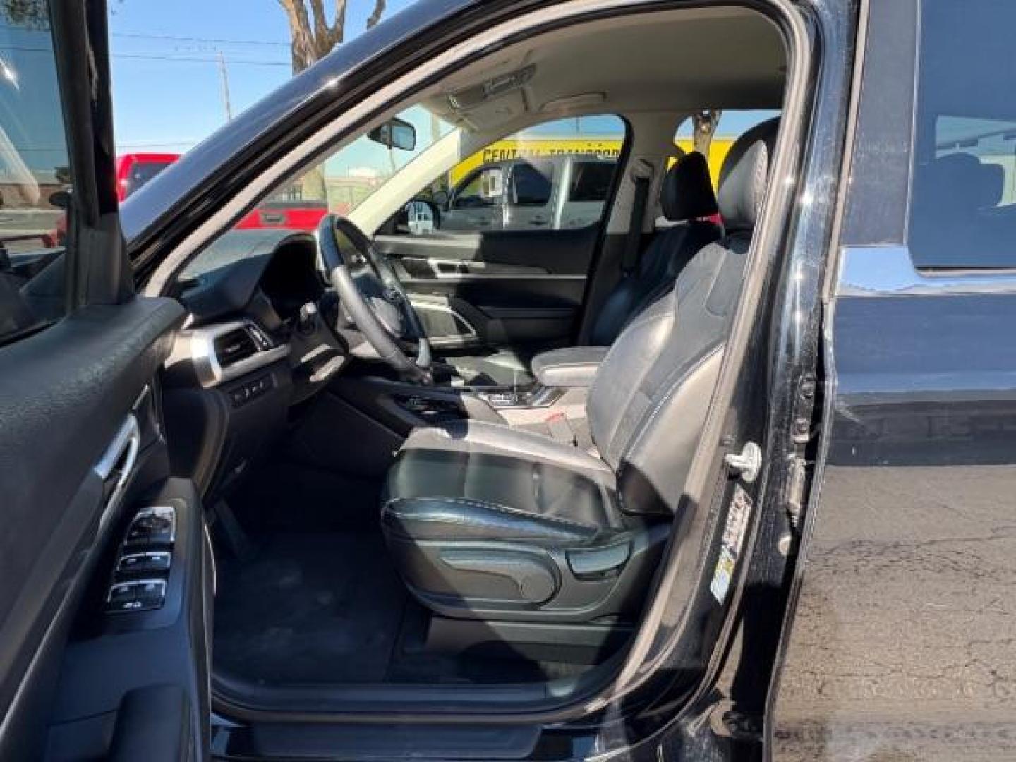 2020 Ebony Black Kia Telluride LX (5XYP24HC6LG) with an 3.8L V6 DOHC 24V engine, 8-Speed Automatic transmission, located at 12182 Garland Rd, Dallas, TX, 75218, (214) 521-2040, 0.000000, 0.000000 - Photo#14