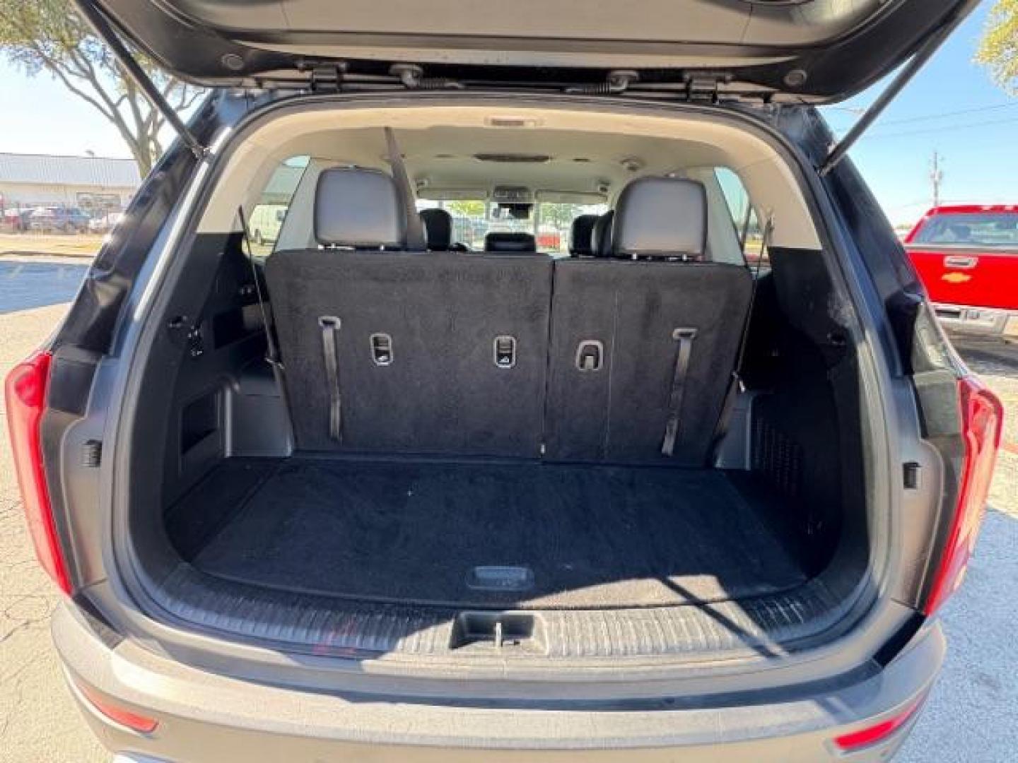 2020 Ebony Black Kia Telluride LX (5XYP24HC6LG) with an 3.8L V6 DOHC 24V engine, 8-Speed Automatic transmission, located at 12182 Garland Rd, Dallas, TX, 75218, (214) 521-2040, 0.000000, 0.000000 - Photo#18