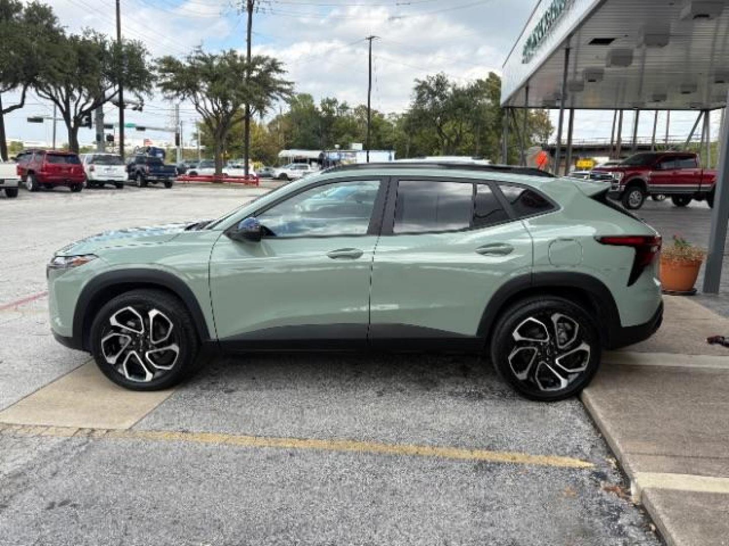 2024 Cacti Green /Jet Black w/Red Accents Chevrolet Trax FWD 2RS (KL77LJE28RC) with an Ecotec 1.2L I-3 gasoline direct injection engine, TRANSMISSION, 6-SPD AUTOMATIC transmission, located at 12182 Garland Rd, Dallas, TX, 75218, (214) 521-2040, 0.000000, 0.000000 - Photo#3