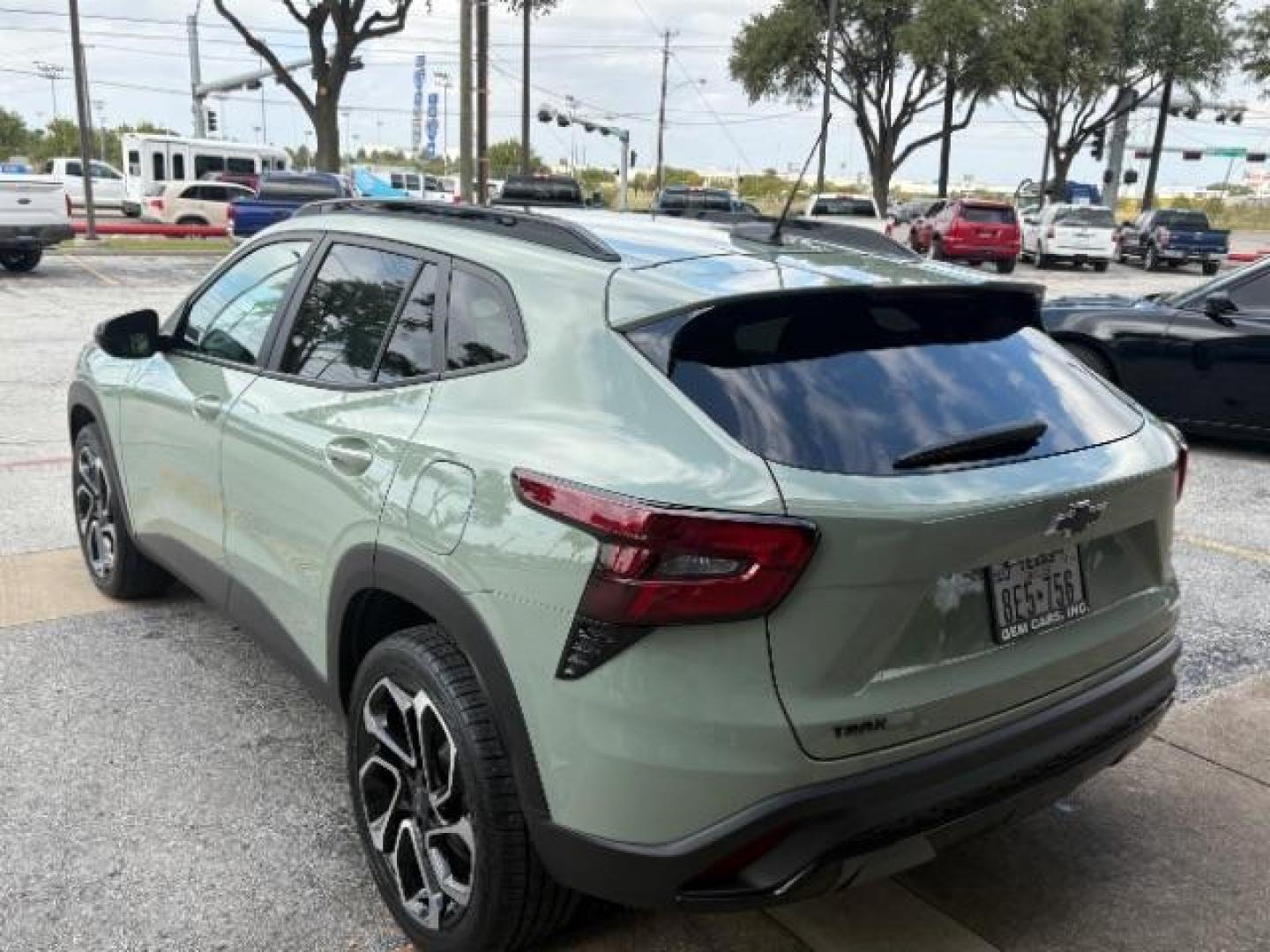 2024 Cacti Green /Jet Black w/Red Accents Chevrolet Trax FWD 2RS (KL77LJE28RC) with an Ecotec 1.2L I-3 gasoline direct injection engine, TRANSMISSION, 6-SPD AUTOMATIC transmission, located at 12182 Garland Rd, Dallas, TX, 75218, (214) 521-2040, 0.000000, 0.000000 - Photo#4