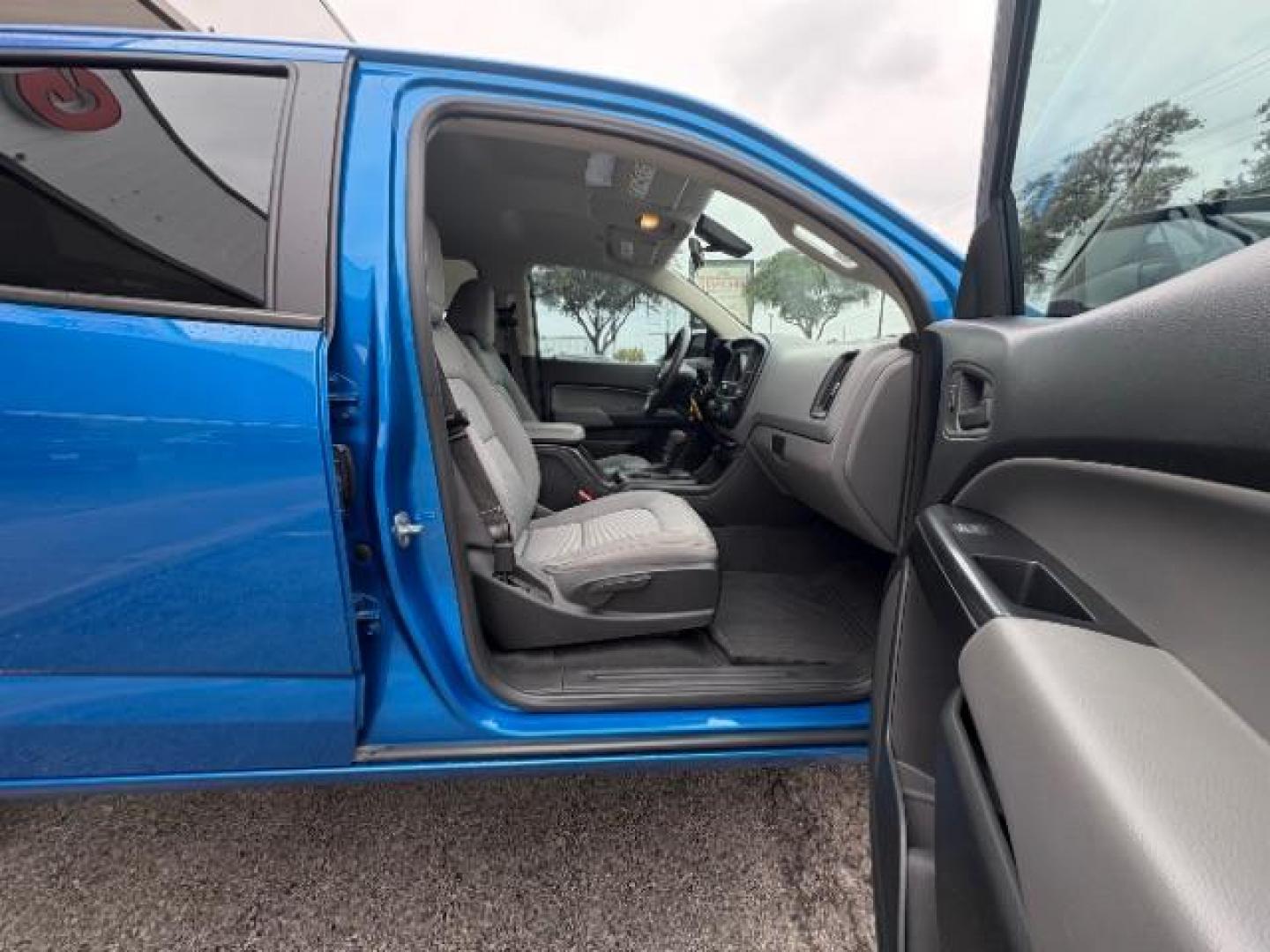 2021 Dynamic Blue Metallic /Jet Black/Dark Ash GMC Canyon 2WD Crew Cab Short Box Elevation Standard (1GTG5BEN9M1) with an 3.6L V-6 gasoline direct injection engine, TRANSMISSION, 8-SPD AUTOMATIC transmission, located at 12182 Garland Rd, Dallas, TX, 75218, (214) 521-2040, 0.000000, 0.000000 - Photo#8