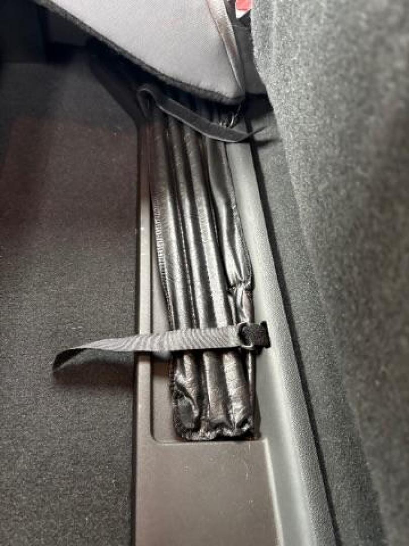 2021 Dynamic Blue Metallic /Jet Black/Dark Ash GMC Canyon 2WD Crew Cab Short Box Elevation Standard (1GTG5BEN9M1) with an 3.6L V-6 gasoline direct injection engine, TRANSMISSION, 8-SPD AUTOMATIC transmission, located at 12182 Garland Rd, Dallas, TX, 75218, (214) 521-2040, 0.000000, 0.000000 - Photo#16