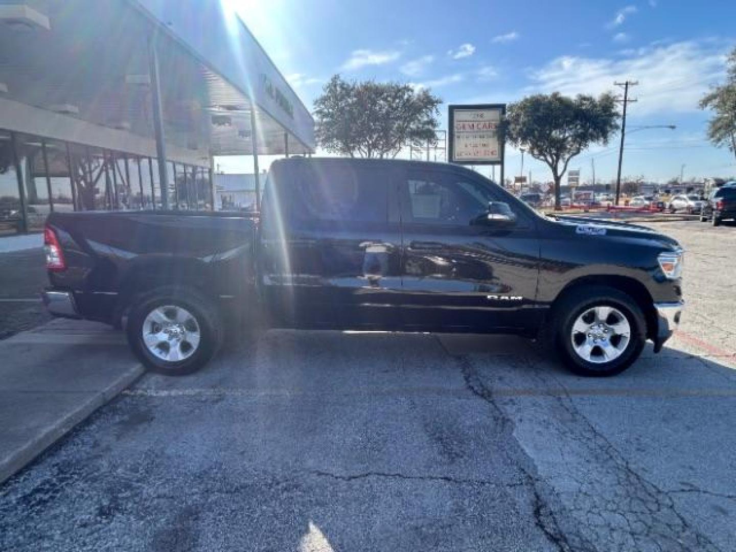 2022 Diamond Black Crystal Pearlcoat Ram 1500 Big Horn Crew Cab 4x2 5'7 Box (1C6RREFTXNN) , located at 12182 Garland Rd, Dallas, TX, 75218, (214) 521-2040, 0.000000, 0.000000 - Photo#7