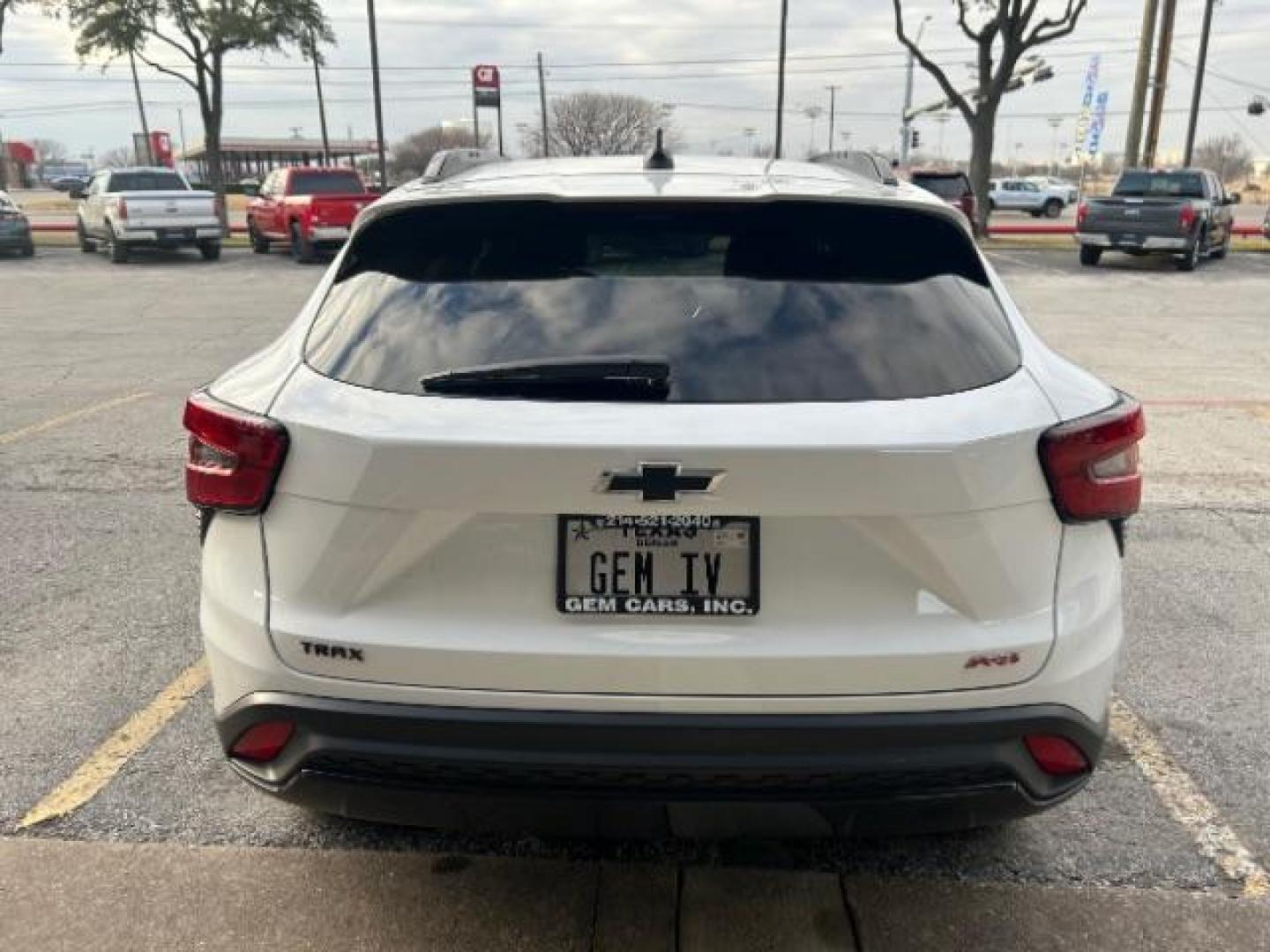 2024 Summit White /Jet Black w/Red Accents Chevrolet Trax FWD 2RS (KL77LJE2XRC) with an Ecotec 1.2L I-3 gasoline direct injection engine, TRANSMISSION, 6-SPD AUTOMATIC transmission, located at 12182 Garland Rd, Dallas, TX, 75218, (214) 521-2040, 0.000000, 0.000000 - Photo#2