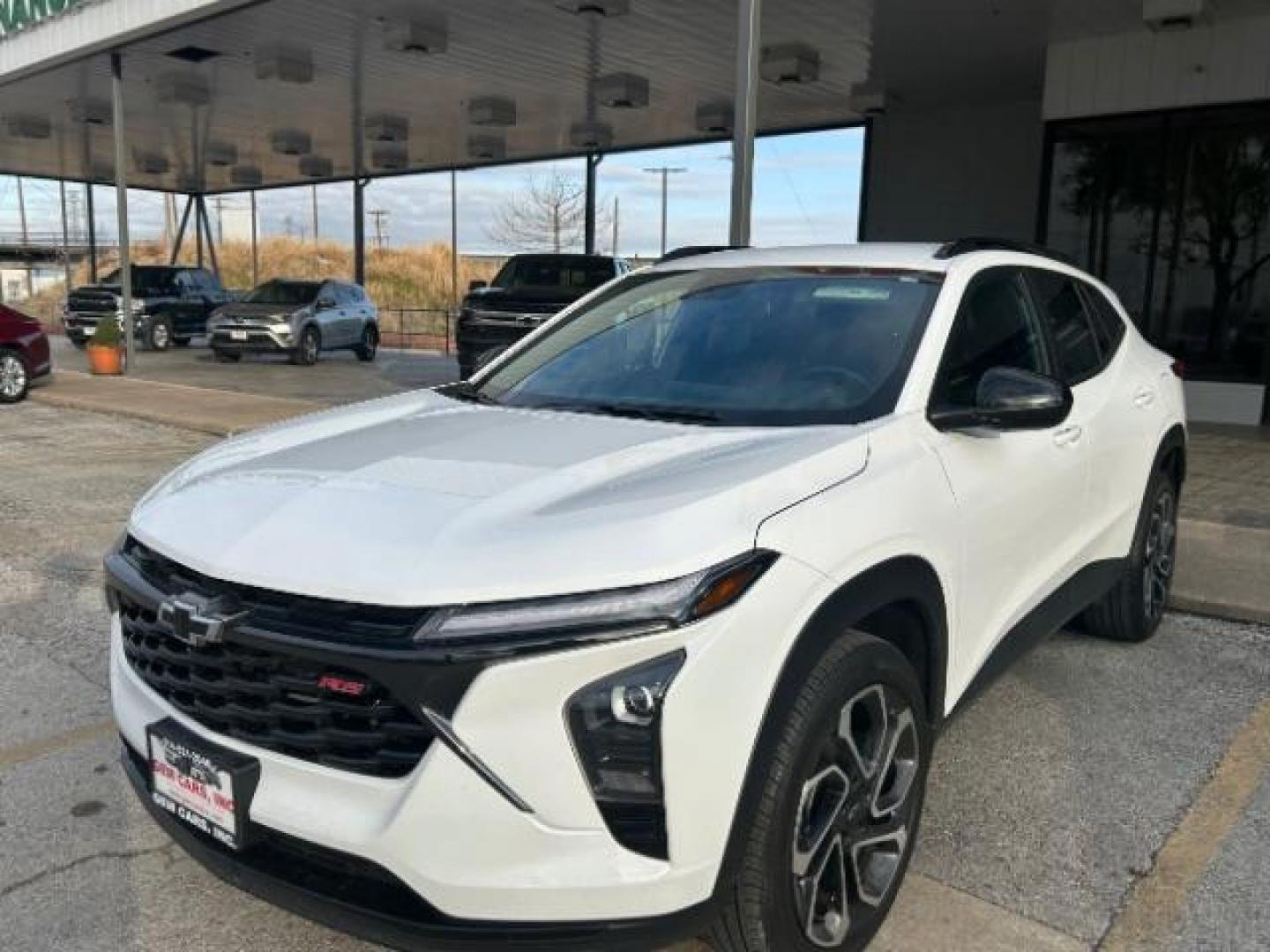 2024 Summit White /Jet Black w/Red Accents Chevrolet Trax FWD 2RS (KL77LJE2XRC) with an Ecotec 1.2L I-3 gasoline direct injection engine, TRANSMISSION, 6-SPD AUTOMATIC transmission, located at 12182 Garland Rd, Dallas, TX, 75218, (214) 521-2040, 0.000000, 0.000000 - Photo#5