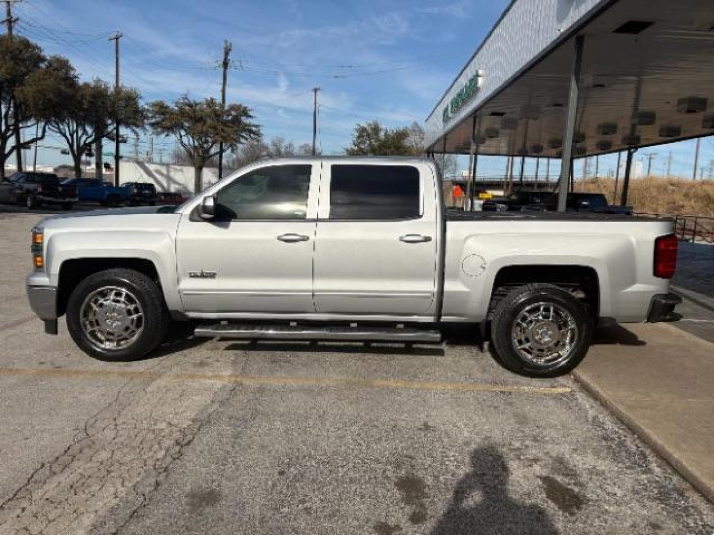 2015 Silver Ice Metallic Chevrolet Silverado 1500 1LT (3GCPCREC0FG) with an EcoTec3 4.3L V-6 gasoline direct injection engine, located at 12182 Garland Rd, Dallas, TX, 75218, (214) 521-2040, 0.000000, 0.000000 - Photo#3