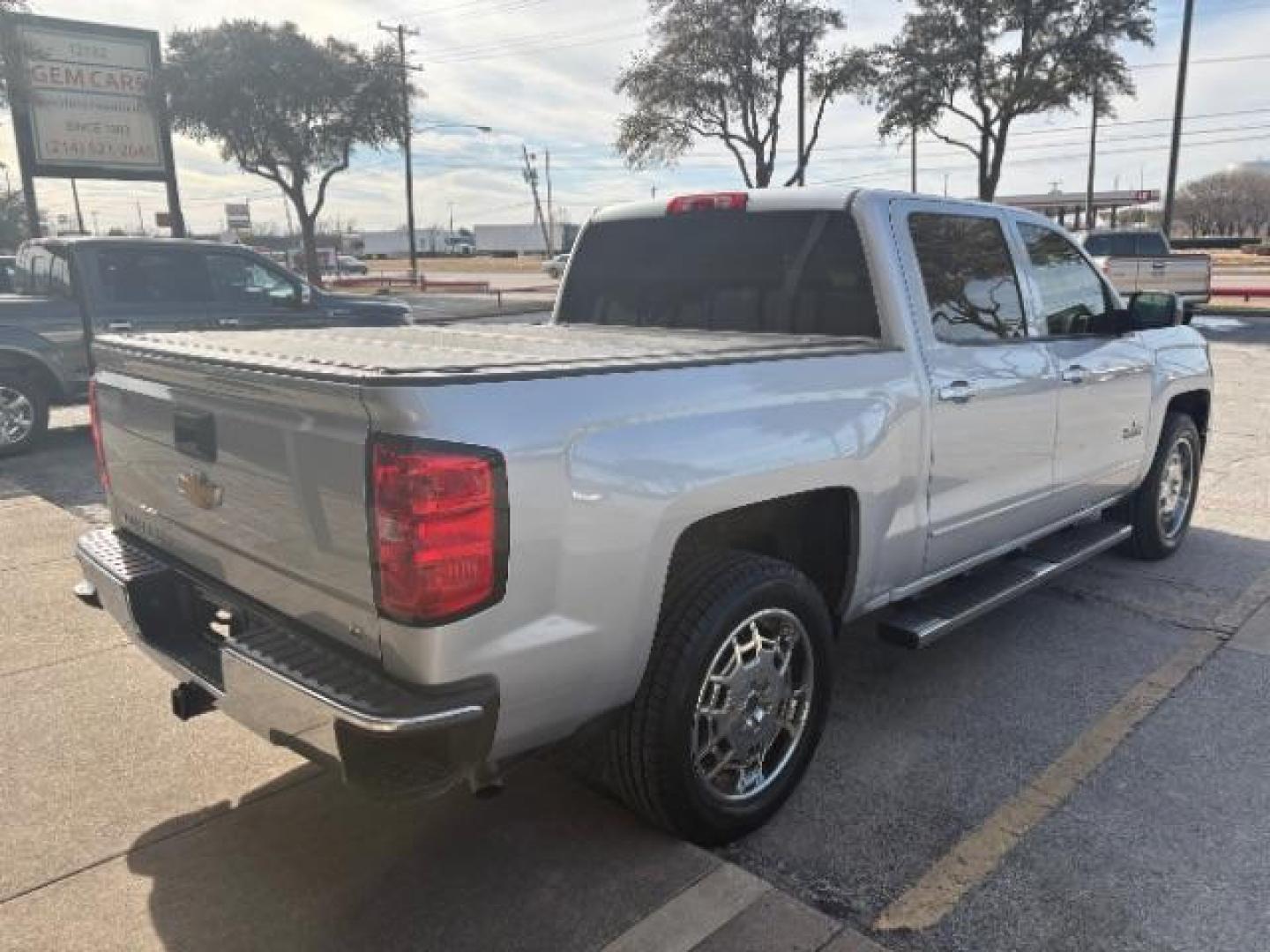 2015 Silver Ice Metallic Chevrolet Silverado 1500 1LT (3GCPCREC0FG) with an EcoTec3 4.3L V-6 gasoline direct injection engine, located at 12182 Garland Rd, Dallas, TX, 75218, (214) 521-2040, 0.000000, 0.000000 - Photo#6