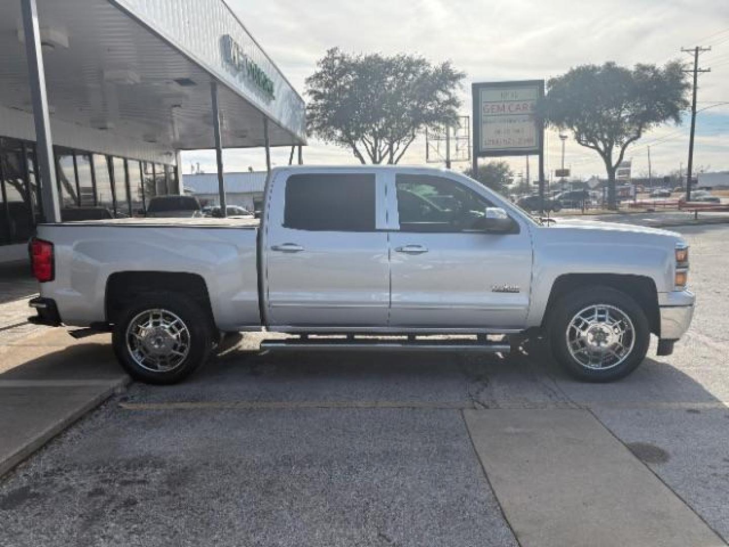 2015 Silver Ice Metallic Chevrolet Silverado 1500 1LT (3GCPCREC0FG) with an EcoTec3 4.3L V-6 gasoline direct injection engine, located at 12182 Garland Rd, Dallas, TX, 75218, (214) 521-2040, 0.000000, 0.000000 - Photo#7