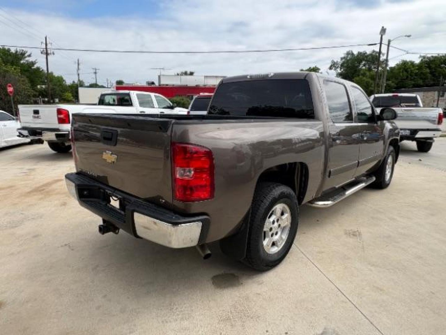 2007 Desert Brown Metalli /Ebony Cloth Interior Chevrolet Silverado 1500 LT1 Crew Cab 2WD (2GCEC13CX71) with an 4.8L V8 OHV 16V engine, 4-Speed Automatic transmission, located at 12182 Garland Rd, Dallas, TX, 75218, (214) 521-2040, 0.000000, 0.000000 - Photo#6