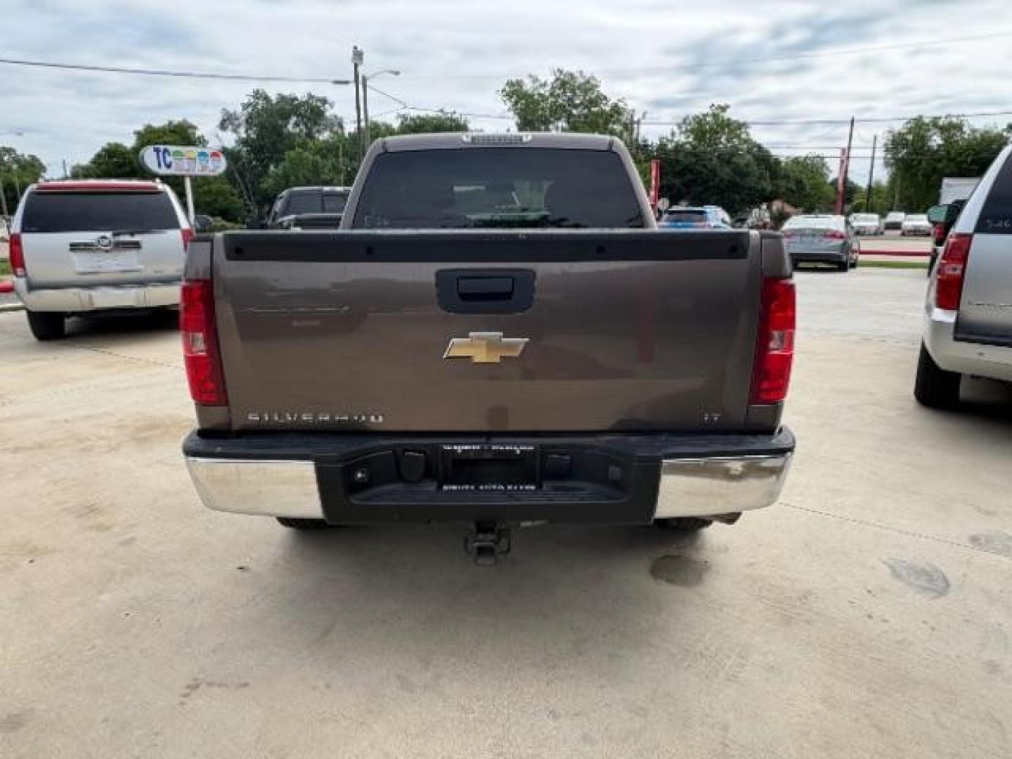2007 Desert Brown Metalli /Ebony Cloth Interior Chevrolet Silverado 1500 LT1 Crew Cab 2WD (2GCEC13CX71) with an 4.8L V8 OHV 16V engine, 4-Speed Automatic transmission, located at 12182 Garland Rd, Dallas, TX, 75218, (214) 521-2040, 0.000000, 0.000000 - Photo#7