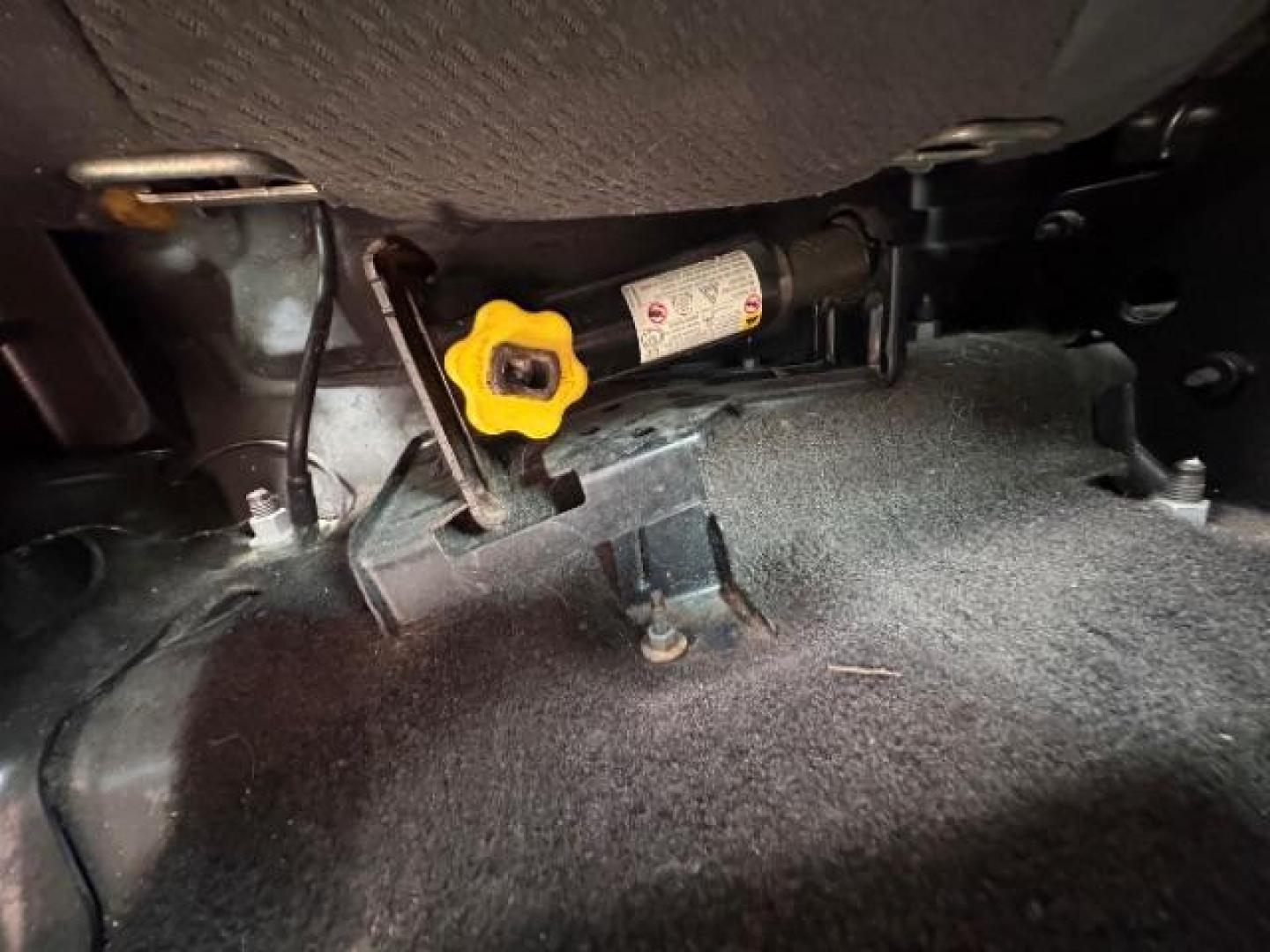 2007 Desert Brown Metalli /Ebony Cloth Interior Chevrolet Silverado 1500 LT1 Crew Cab 2WD (2GCEC13CX71) with an 4.8L V8 OHV 16V engine, 4-Speed Automatic transmission, located at 12182 Garland Rd, Dallas, TX, 75218, (214) 521-2040, 0.000000, 0.000000 - Photo#8