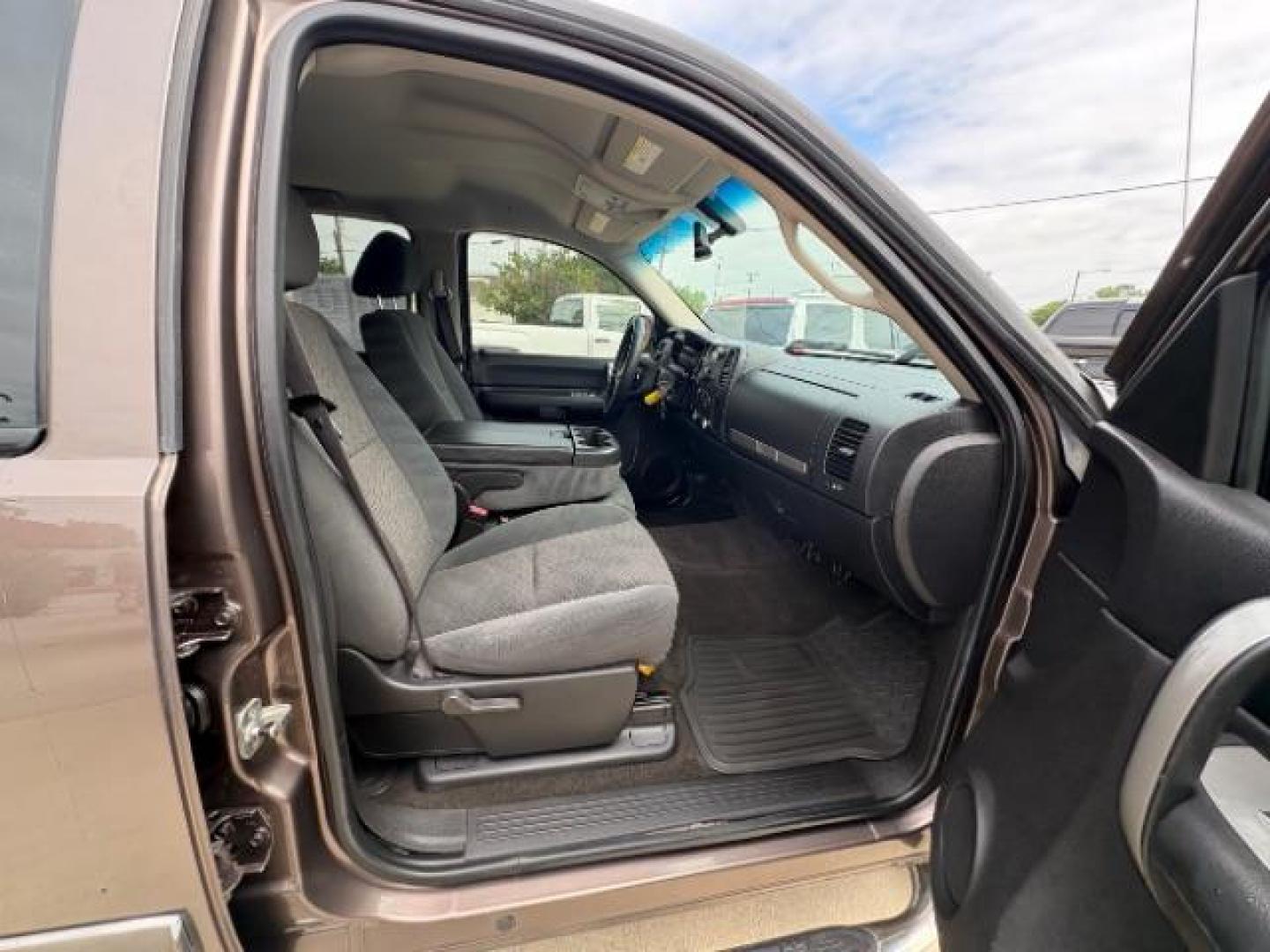 2007 Desert Brown Metalli /Ebony Cloth Interior Chevrolet Silverado 1500 LT1 Crew Cab 2WD (2GCEC13CX71) with an 4.8L V8 OHV 16V engine, 4-Speed Automatic transmission, located at 12182 Garland Rd, Dallas, TX, 75218, (214) 521-2040, 0.000000, 0.000000 - Photo#10