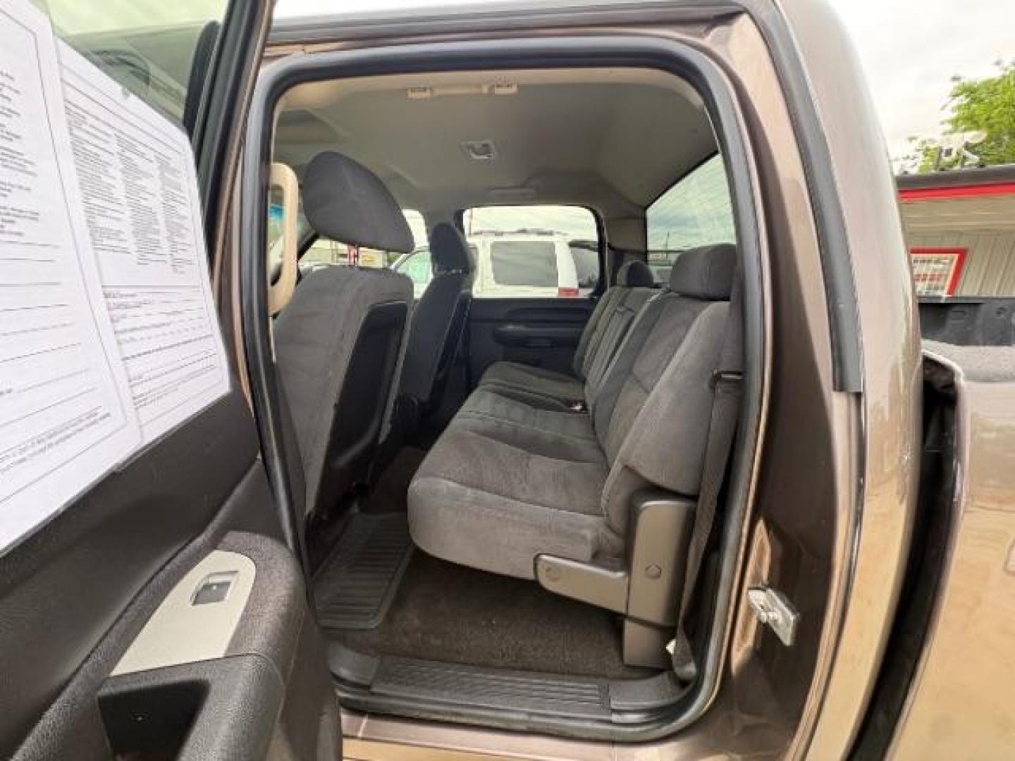 2007 Desert Brown Metalli /Ebony Cloth Interior Chevrolet Silverado 1500 LT1 Crew Cab 2WD (2GCEC13CX71) with an 4.8L V8 OHV 16V engine, 4-Speed Automatic transmission, located at 12182 Garland Rd, Dallas, TX, 75218, (214) 521-2040, 0.000000, 0.000000 - Photo#12