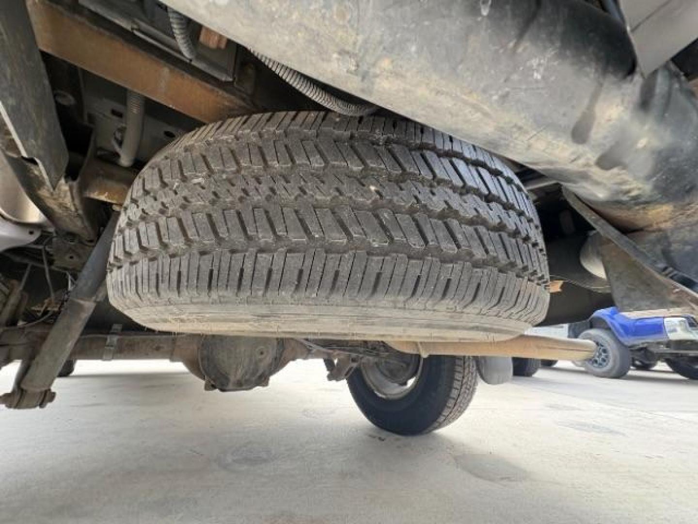 2007 Desert Brown Metalli /Ebony Cloth Interior Chevrolet Silverado 1500 LT1 Crew Cab 2WD (2GCEC13CX71) with an 4.8L V8 OHV 16V engine, 4-Speed Automatic transmission, located at 12182 Garland Rd, Dallas, TX, 75218, (214) 521-2040, 0.000000, 0.000000 - Photo#13
