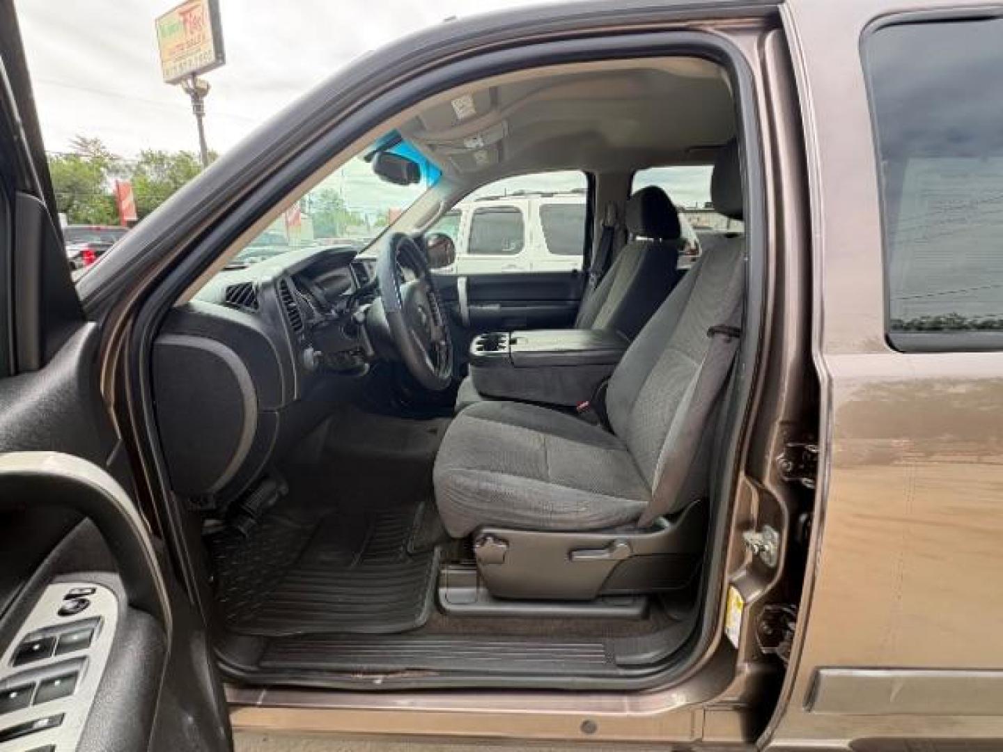 2007 Desert Brown Metalli /Ebony Cloth Interior Chevrolet Silverado 1500 LT1 Crew Cab 2WD (2GCEC13CX71) with an 4.8L V8 OHV 16V engine, 4-Speed Automatic transmission, located at 12182 Garland Rd, Dallas, TX, 75218, (214) 521-2040, 0.000000, 0.000000 - Photo#16