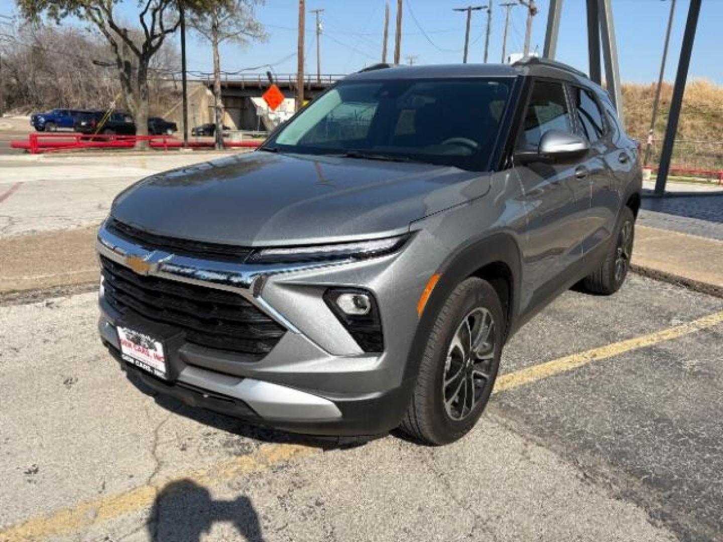 2025 Sterling Gray Metallic Chevrolet Trailblazer FWD LT (KL79MPSL9SB) , located at 12182 Garland Rd, Dallas, TX, 75218, (214) 521-2040, 0.000000, 0.000000 - Photo#2