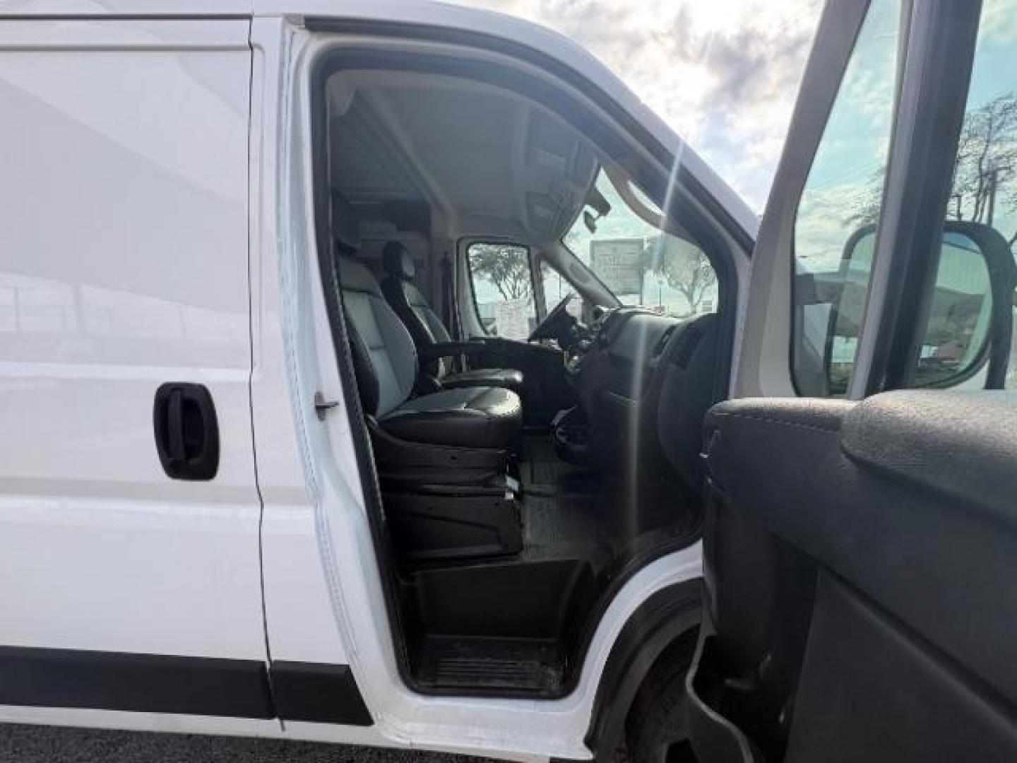2019 Bright White Clear Coat RAM Promaster 1500 Low Roof Tradesman 136-in. WB (3C6TRVAG3KE) with an 3.6L V6 engine, 6-Speed Automatic transmission, located at 12182 Garland Rd, Dallas, TX, 75218, (214) 521-2040, 0.000000, 0.000000 - Photo#7