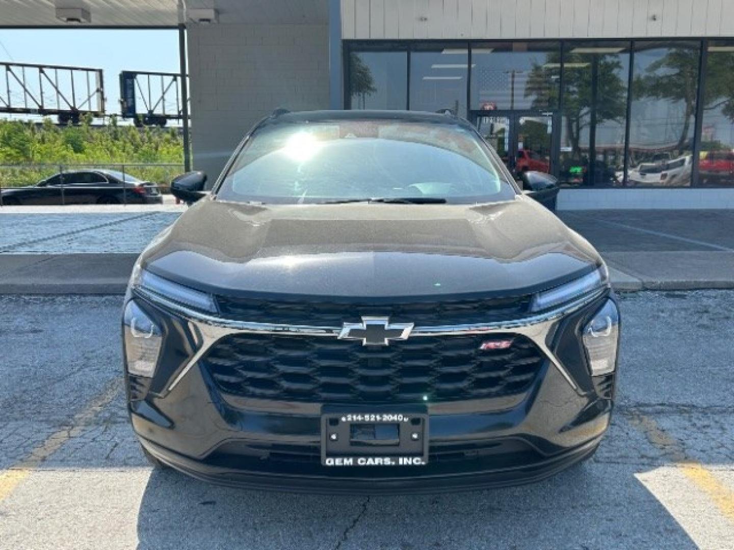 2024 Mosaic Black Metalli /Jet Black w/Red Acce Chevrolet Trax FWD 2RS (KL77LJE29RC) with an Ecotec 1.2L I-3 gaso engine, 6-Speed Automatic transmission, located at 12182 Garland Rd, Dallas, TX, 75218, (214) 521-2040, 0.000000, 0.000000- Photo#1