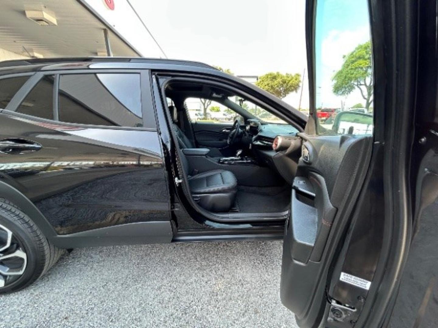 2024 Mosaic Black Metalli /Jet Black w/Red Acce Chevrolet Trax FWD 2RS (KL77LJE29RC) with an Ecotec 1.2L I-3 gaso engine, 6-Speed Automatic transmission, located at 12182 Garland Rd, Dallas, TX, 75218, (214) 521-2040, 0.000000, 0.000000- Photo#9