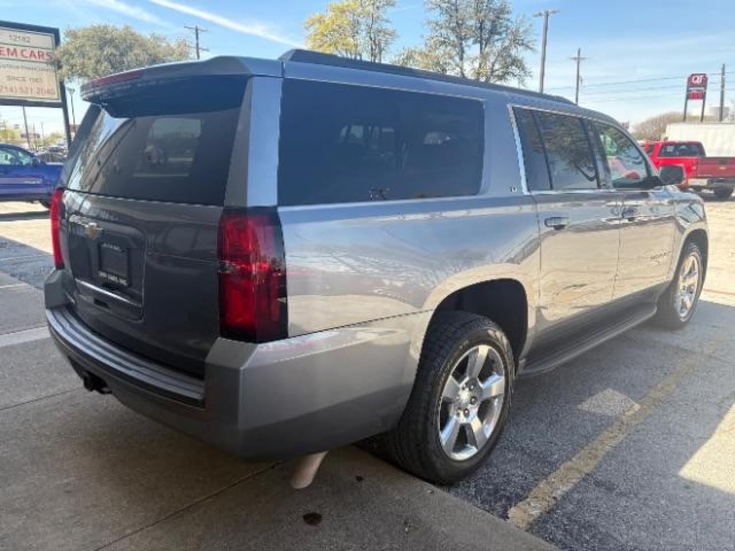 2018 Tungsten Metallic /Jet Black Chevrolet Suburban LT (1GNSCHKC5JR) with an EcoTec3 5.3L V-8 gasoline direct injection engine, 6-Speed Automatic transmission, located at 12182 Garland Rd, Dallas, TX, 75218, (214) 521-2040, 0.000000, 0.000000 - Photo#9