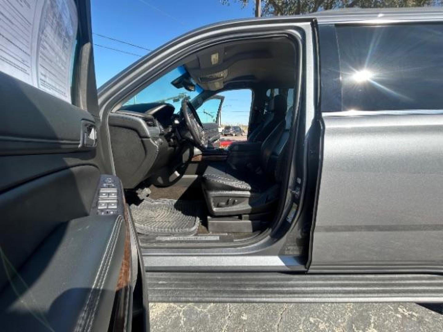 2018 Tungsten Metallic /Jet Black Chevrolet Suburban LT (1GNSCHKC5JR) with an EcoTec3 5.3L V-8 gasoline direct injection engine, 6-Speed Automatic transmission, located at 12182 Garland Rd, Dallas, TX, 75218, (214) 521-2040, 0.000000, 0.000000 - Photo#18
