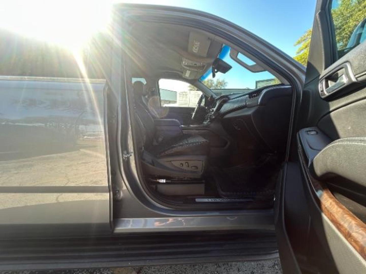 2018 Tungsten Metallic /Jet Black Chevrolet Suburban LT (1GNSCHKC5JR) with an EcoTec3 5.3L V-8 gasoline direct injection engine, 6-Speed Automatic transmission, located at 12182 Garland Rd, Dallas, TX, 75218, (214) 521-2040, 0.000000, 0.000000 - Photo#19