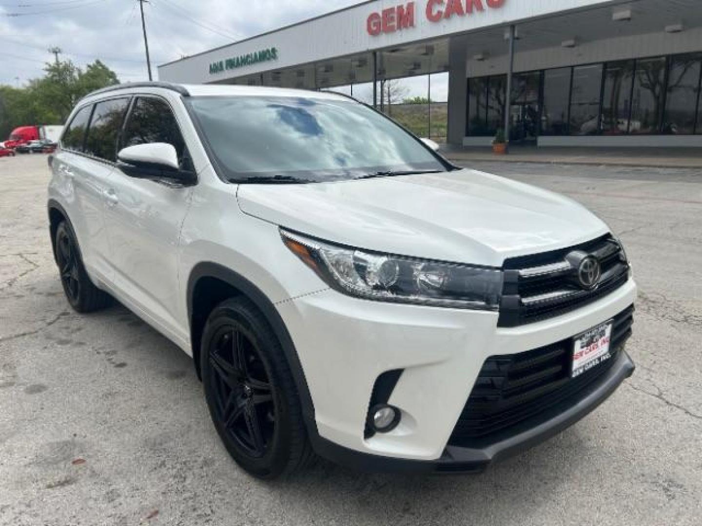 2018 Blizzard Pearl Toyota Highlander SE (5TDKZRFH6JS) with an 3.5L V-6 port/direct injection engine, located at 12182 Garland Rd, Dallas, TX, 75218, (214) 521-2040, 0.000000, 0.000000 - Photo#0