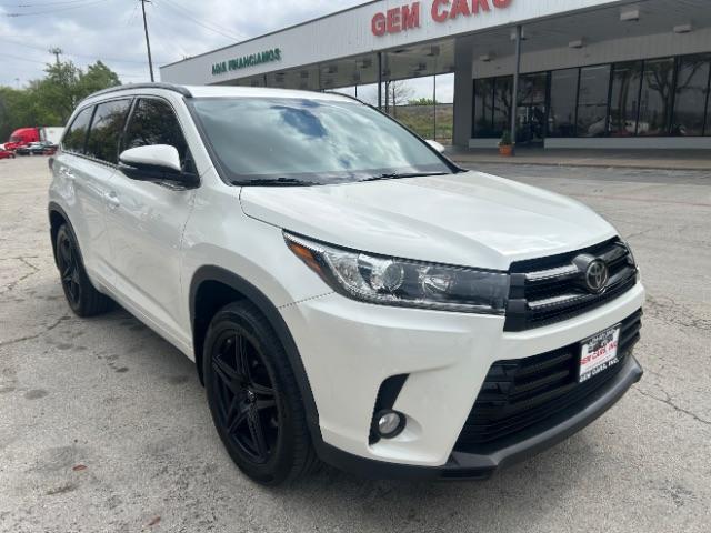 photo of 2018 Toyota Highlander SE
