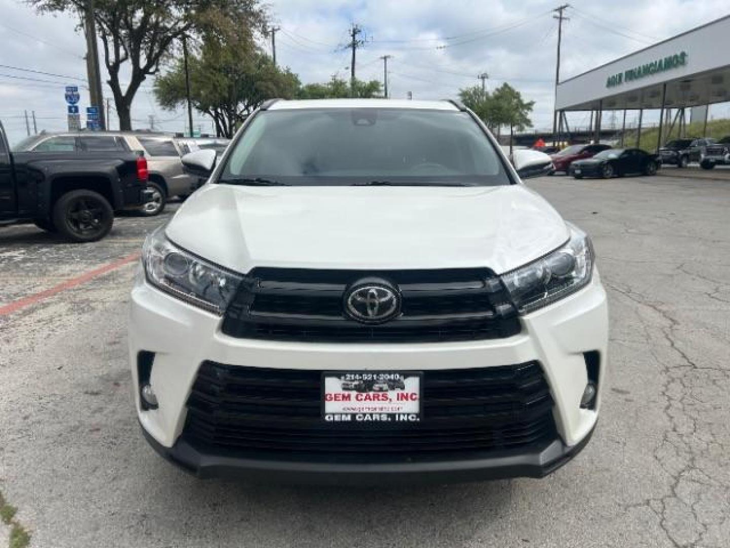 2018 Blizzard Pearl Toyota Highlander SE (5TDKZRFH6JS) with an 3.5L V-6 port/direct injection engine, located at 12182 Garland Rd, Dallas, TX, 75218, (214) 521-2040, 0.000000, 0.000000 - Photo#1
