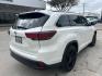 2018 Blizzard Pearl Toyota Highlander SE (5TDKZRFH6JS) with an 3.5L V-6 port/direct injection engine, located at 12182 Garland Rd, Dallas, TX, 75218, (214) 521-2040, 0.000000, 0.000000 - Photo#9