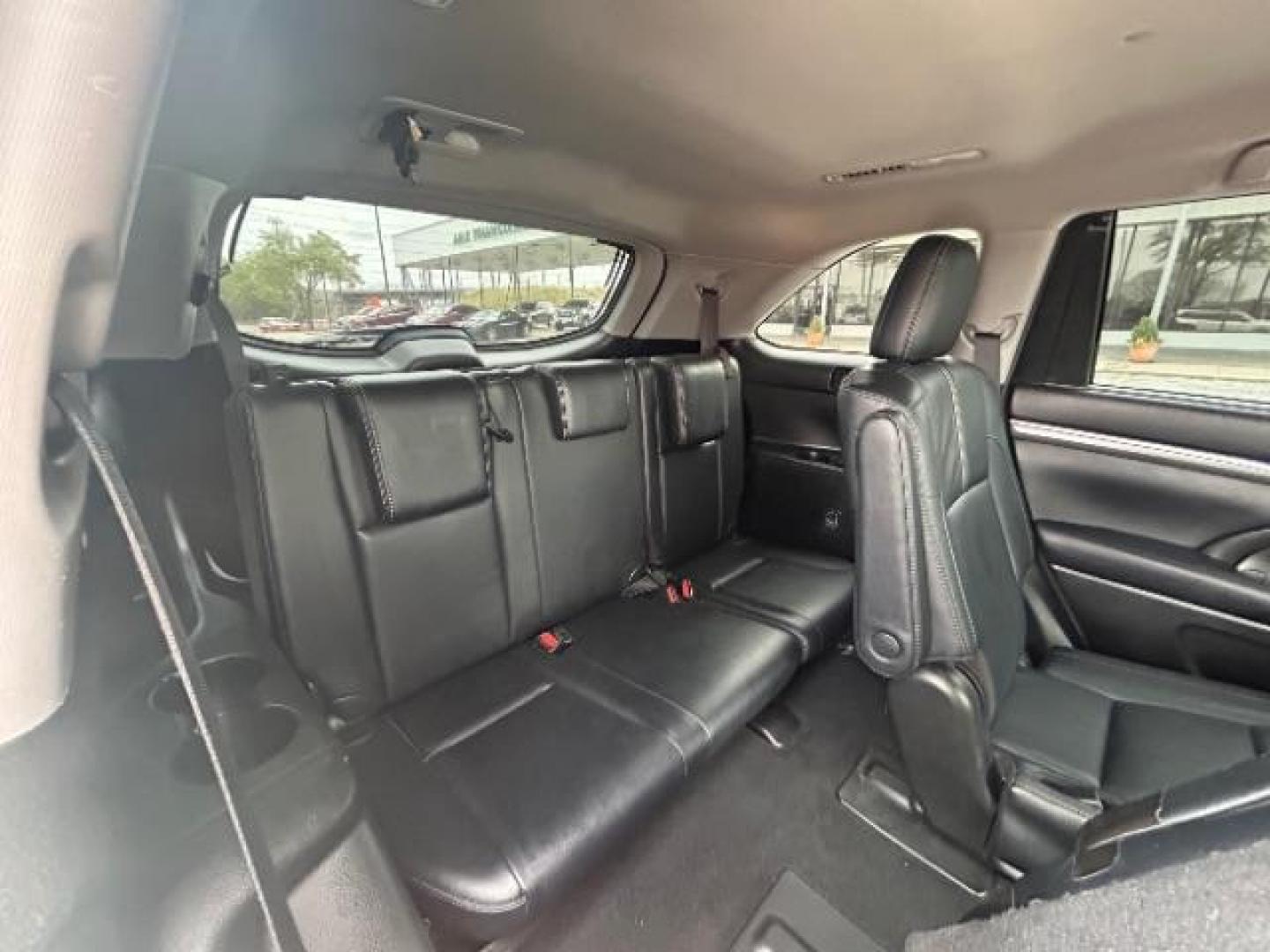 2018 Blizzard Pearl Toyota Highlander SE (5TDKZRFH6JS) with an 3.5L V-6 port/direct injection engine, located at 12182 Garland Rd, Dallas, TX, 75218, (214) 521-2040, 0.000000, 0.000000 - Photo#11