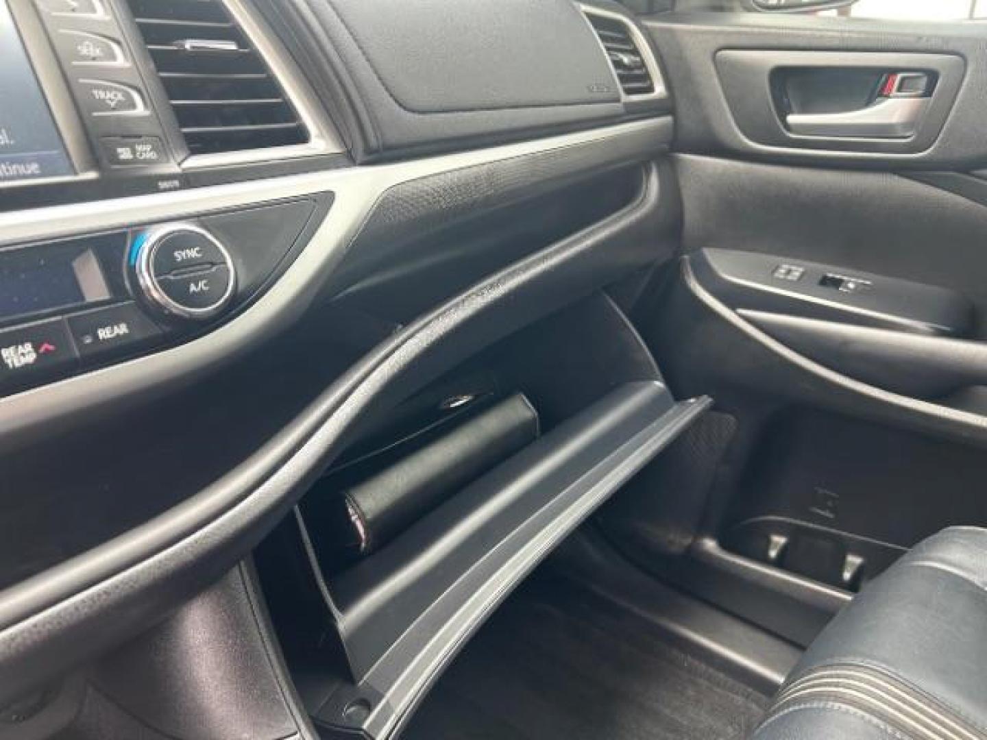 2018 Blizzard Pearl Toyota Highlander SE (5TDKZRFH6JS) with an 3.5L V-6 port/direct injection engine, located at 12182 Garland Rd, Dallas, TX, 75218, (214) 521-2040, 0.000000, 0.000000 - Photo#17