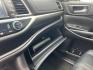 2018 Blizzard Pearl Toyota Highlander SE (5TDKZRFH6JS) with an 3.5L V-6 port/direct injection engine, located at 12182 Garland Rd, Dallas, TX, 75218, (214) 521-2040, 0.000000, 0.000000 - Photo#17