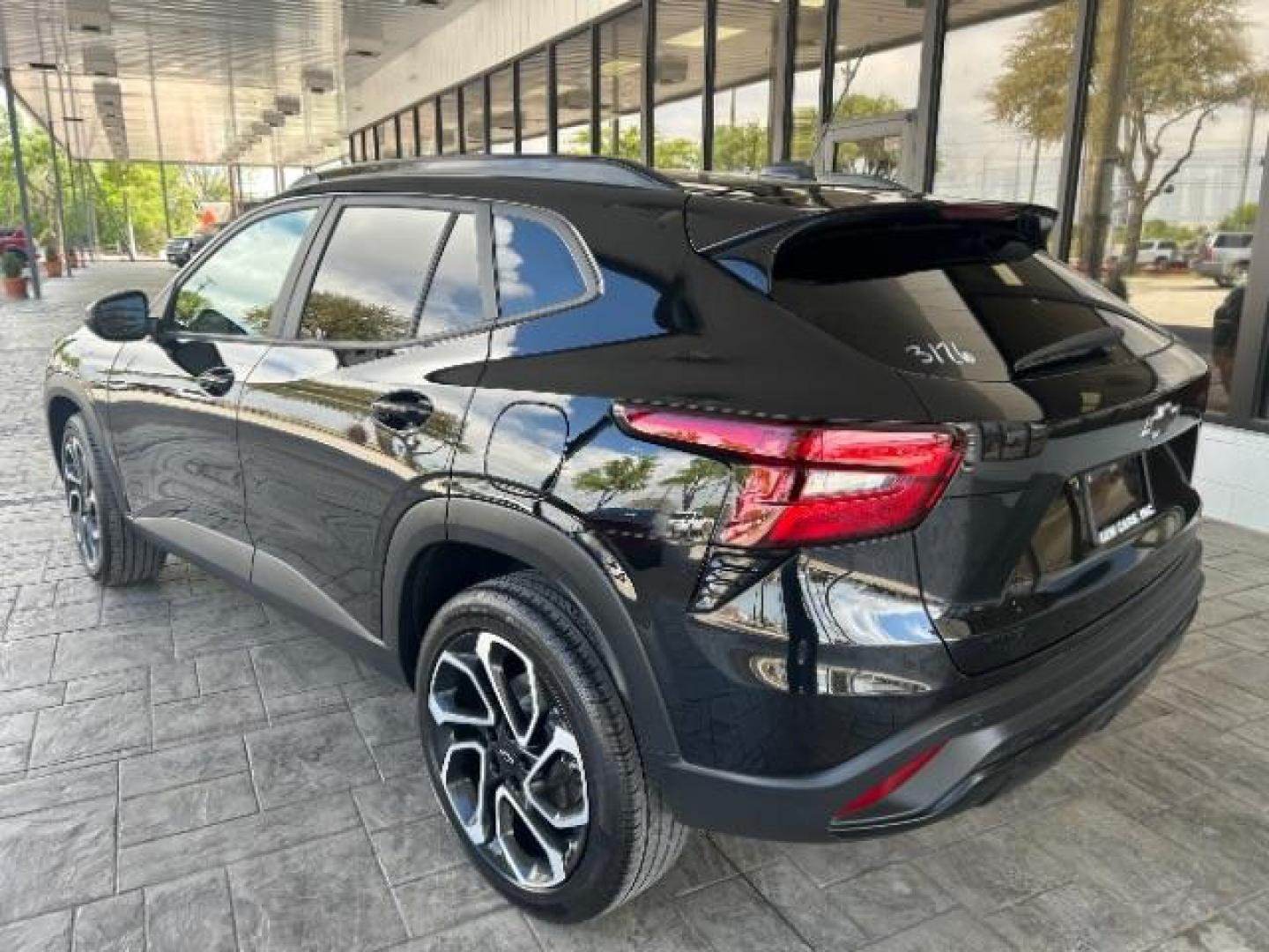 2025 Mosaic Black Metallic Chevrolet Trax FWD 2RS (KL77LJEP1SC) with an ECOTEC 1.2L I-3 gasoline direct injection engine, located at 12182 Garland Rd, Dallas, TX, 75218, (214) 521-2040, 0.000000, 0.000000 - Photo#4