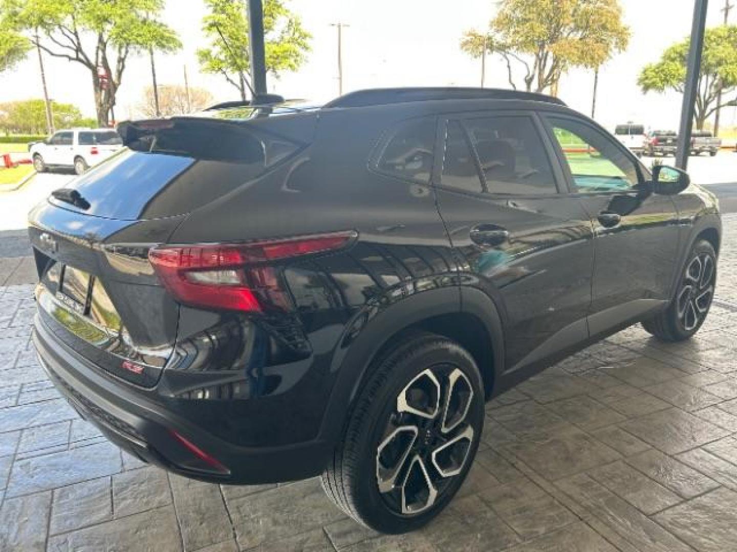 2025 Mosaic Black Metallic Chevrolet Trax FWD 2RS (KL77LJEP1SC) with an ECOTEC 1.2L I-3 gasoline direct injection engine, located at 12182 Garland Rd, Dallas, TX, 75218, (214) 521-2040, 0.000000, 0.000000 - Photo#5