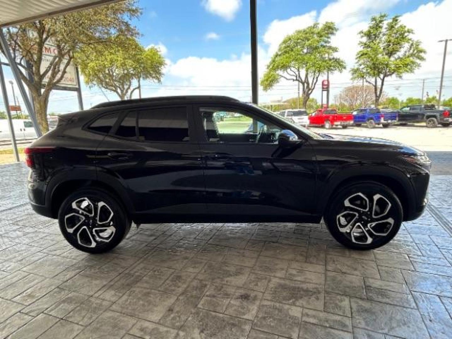 2025 Mosaic Black Metallic Chevrolet Trax FWD 2RS (KL77LJEP1SC) with an ECOTEC 1.2L I-3 gasoline direct injection engine, located at 12182 Garland Rd, Dallas, TX, 75218, (214) 521-2040, 0.000000, 0.000000 - Photo#10
