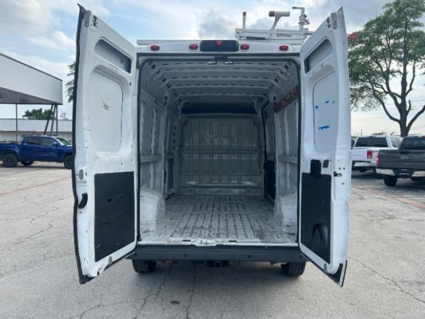 2016 Bright White Clearcoat Ram ProMaster 2500 High Roof (3C6TRVDG5GE) , located at 12182 Garland Rd, Dallas, TX, 75218, (214) 521-2040, 0.000000, 0.000000 - Photo#7