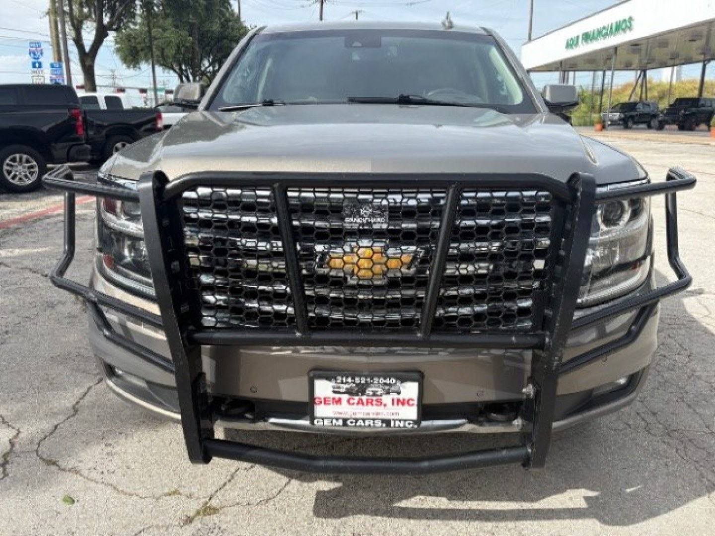 2019 Pepperdust Metallic Chevrolet Suburban LT (1GNSKHKC0KR) with an EcoTec3 5.3L V-8 gasoline direct injection engine, located at 12182 Garland Rd, Dallas, TX, 75218, (214) 521-2040, 0.000000, 0.000000- Photo#3
