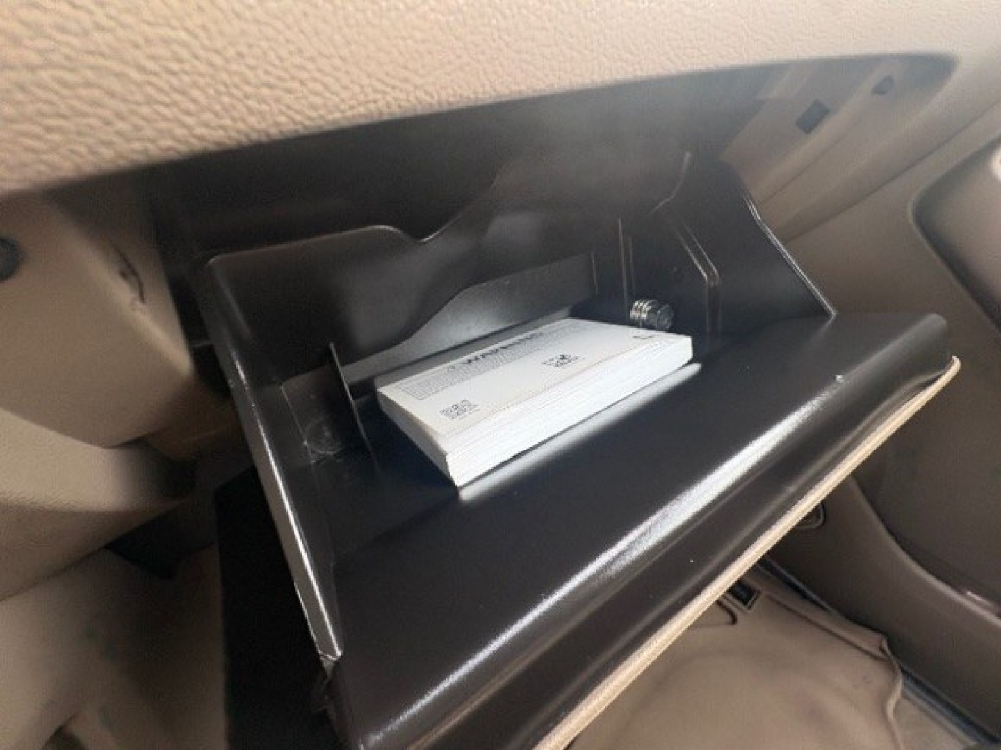 2019 Pepperdust Metallic Chevrolet Suburban LT (1GNSKHKC0KR) with an EcoTec3 5.3L V-8 gasoline direct injection engine, located at 12182 Garland Rd, Dallas, TX, 75218, (214) 521-2040, 0.000000, 0.000000- Photo#18