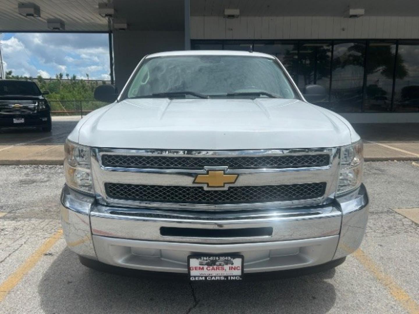 2013 WHITE Chevrolet Silverado 1500 LS (1GCRCREA8DZ) with an Vortec 4.8L V-8 variable valve control engine, located at 12182 Garland Rd, Dallas, TX, 75218, (214) 521-2040, 0.000000, 0.000000- Photo#1