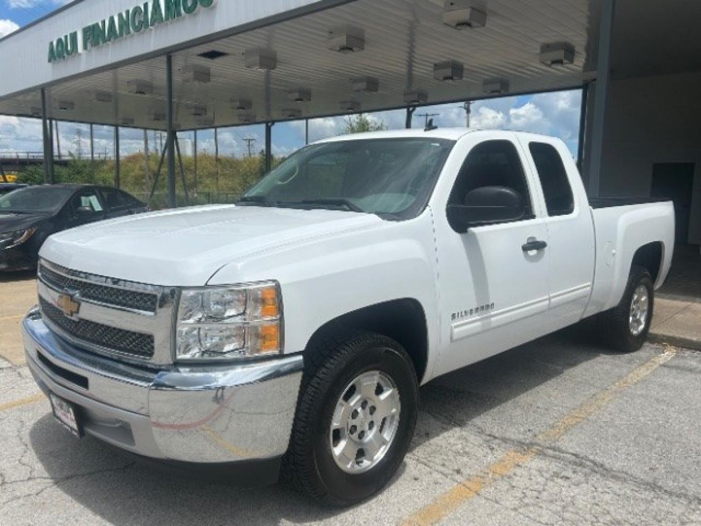 2013 WHITE Chevrolet Silverado 1500 LS (1GCRCREA8DZ) with an Vortec 4.8L V-8 variable valve control engine, located at 12182 Garland Rd, Dallas, TX, 75218, (214) 521-2040, 0.000000, 0.000000- Photo#2