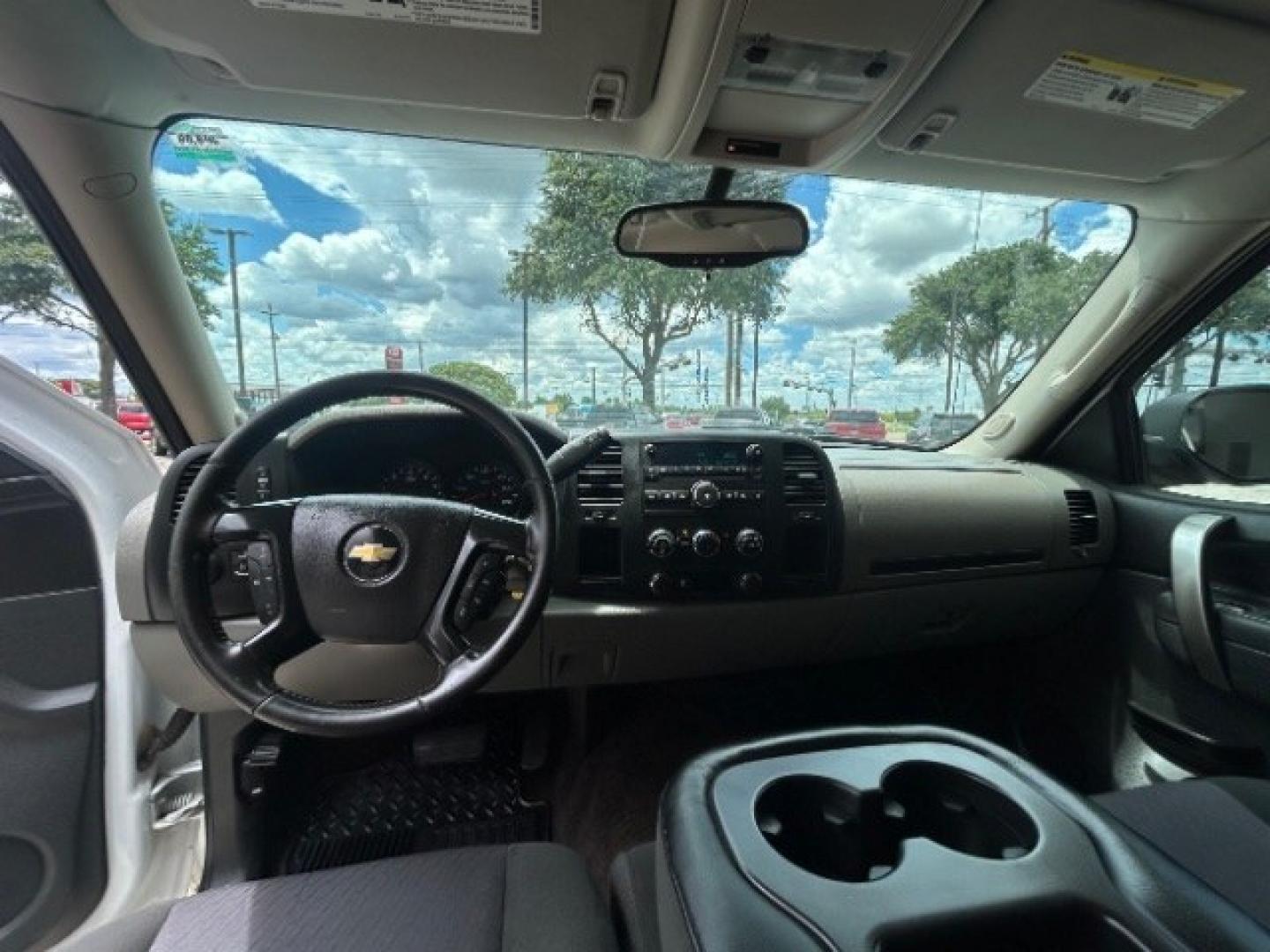 2013 WHITE Chevrolet Silverado 1500 LS (1GCRCREA8DZ) with an Vortec 4.8L V-8 variable valve control engine, located at 12182 Garland Rd, Dallas, TX, 75218, (214) 521-2040, 0.000000, 0.000000- Photo#10