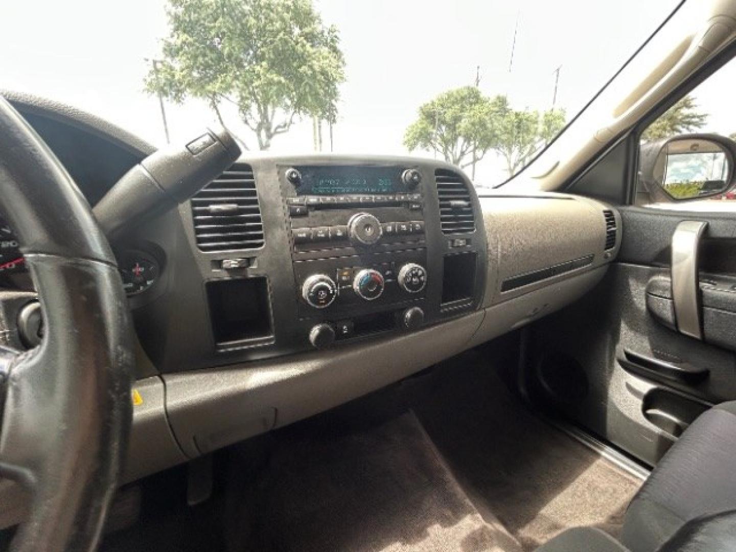 2013 WHITE Chevrolet Silverado 1500 LS (1GCRCREA8DZ) with an Vortec 4.8L V-8 variable valve control engine, located at 12182 Garland Rd, Dallas, TX, 75218, (214) 521-2040, 0.000000, 0.000000- Photo#14