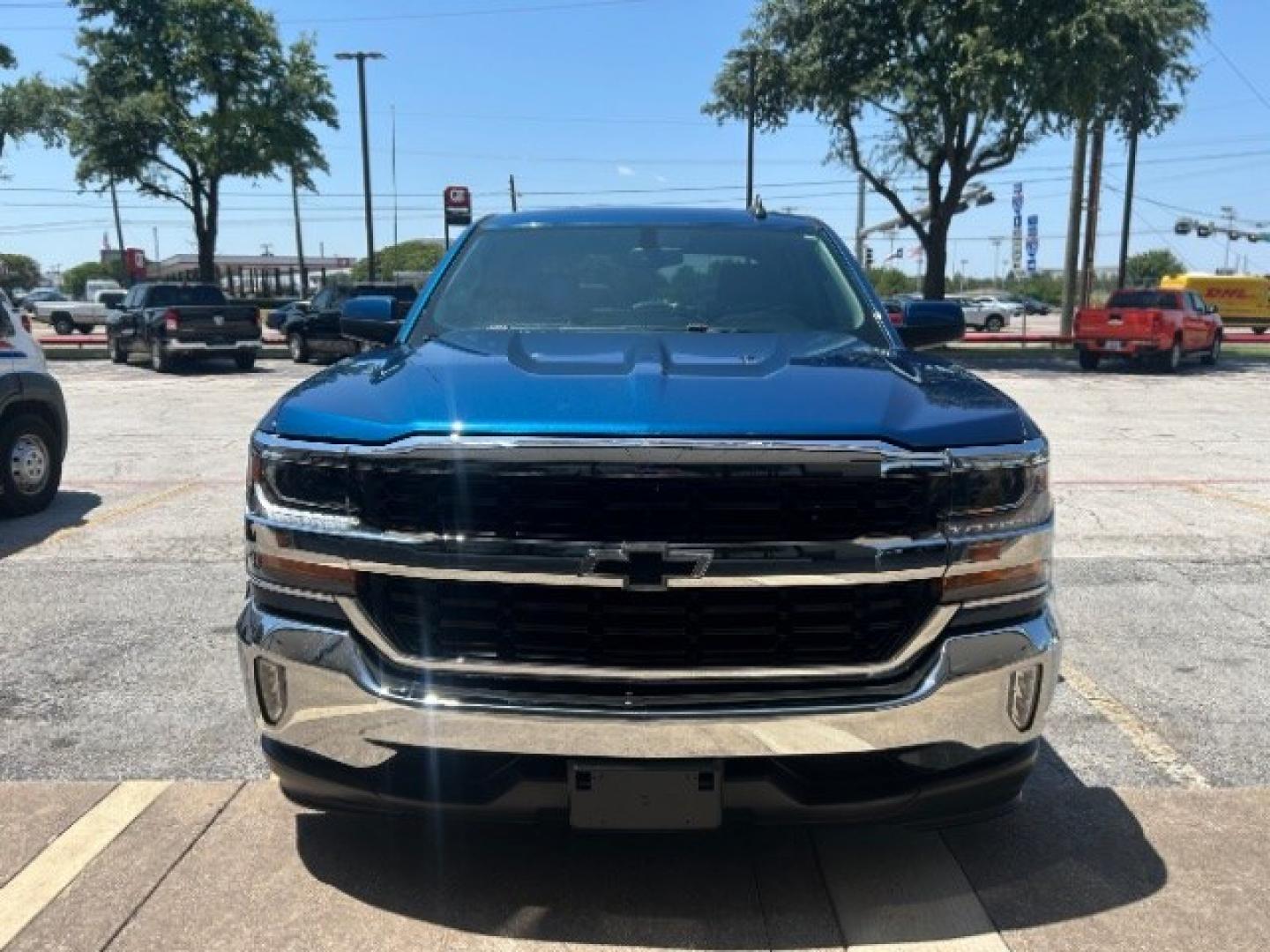 2018 Deep Ocean Blue Metallic Chevrolet Silverado 1500 1LT (3GCPCREC4JG) with an EcoTec3 4.3L V-6 gasoline direct injection engine, located at 12182 Garland Rd, Dallas, TX, 75218, (214) 521-2040, 0.000000, 0.000000- Photo#1